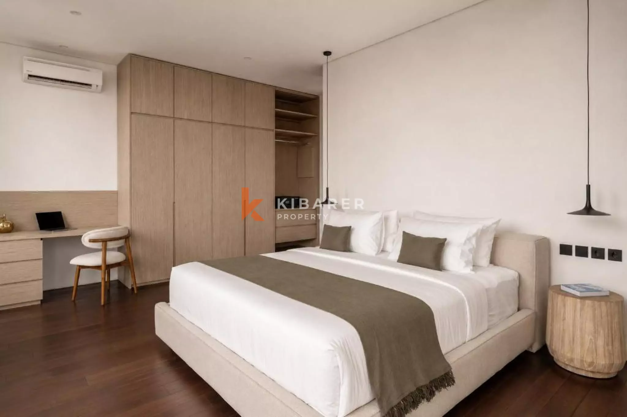Bright and Luxurious Four Bedroom Villa in Padang Tawang