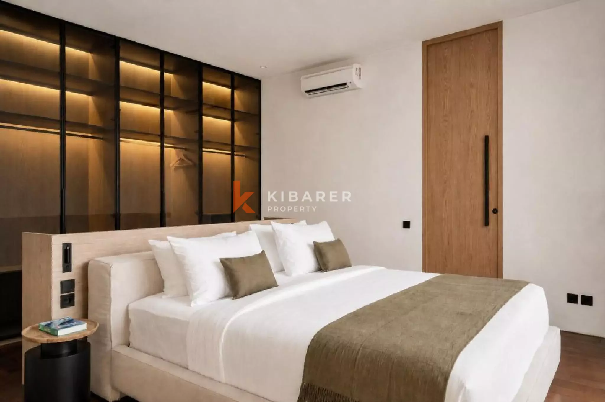 Bright and Luxurious Four Bedroom Villa in Padang Tawang