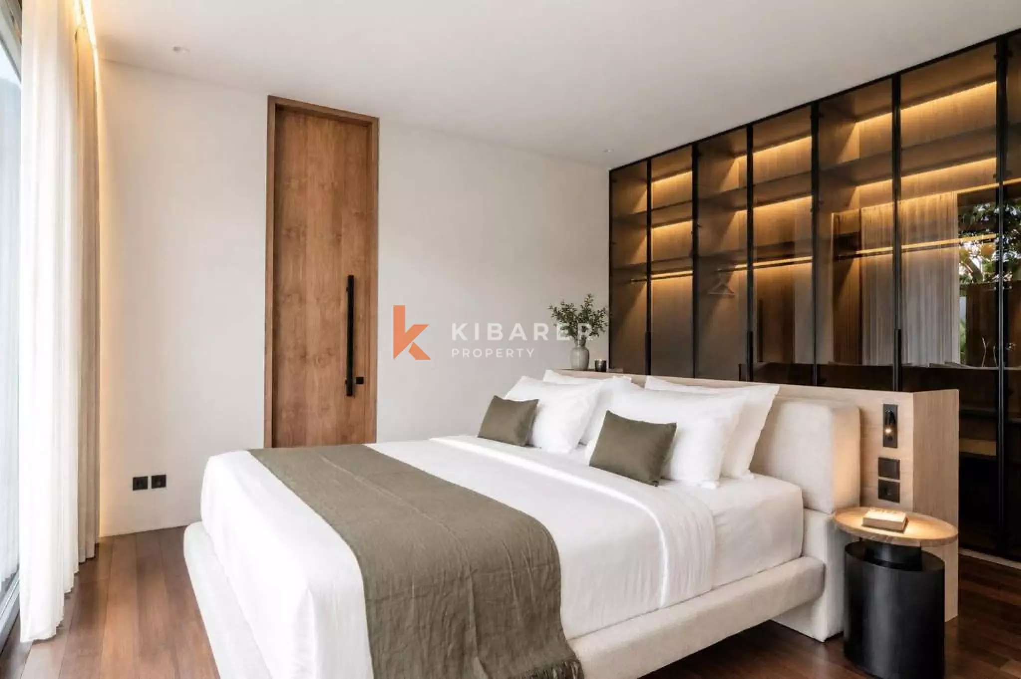 Bright and Luxurious Four Bedroom Villa in Padang Tawang