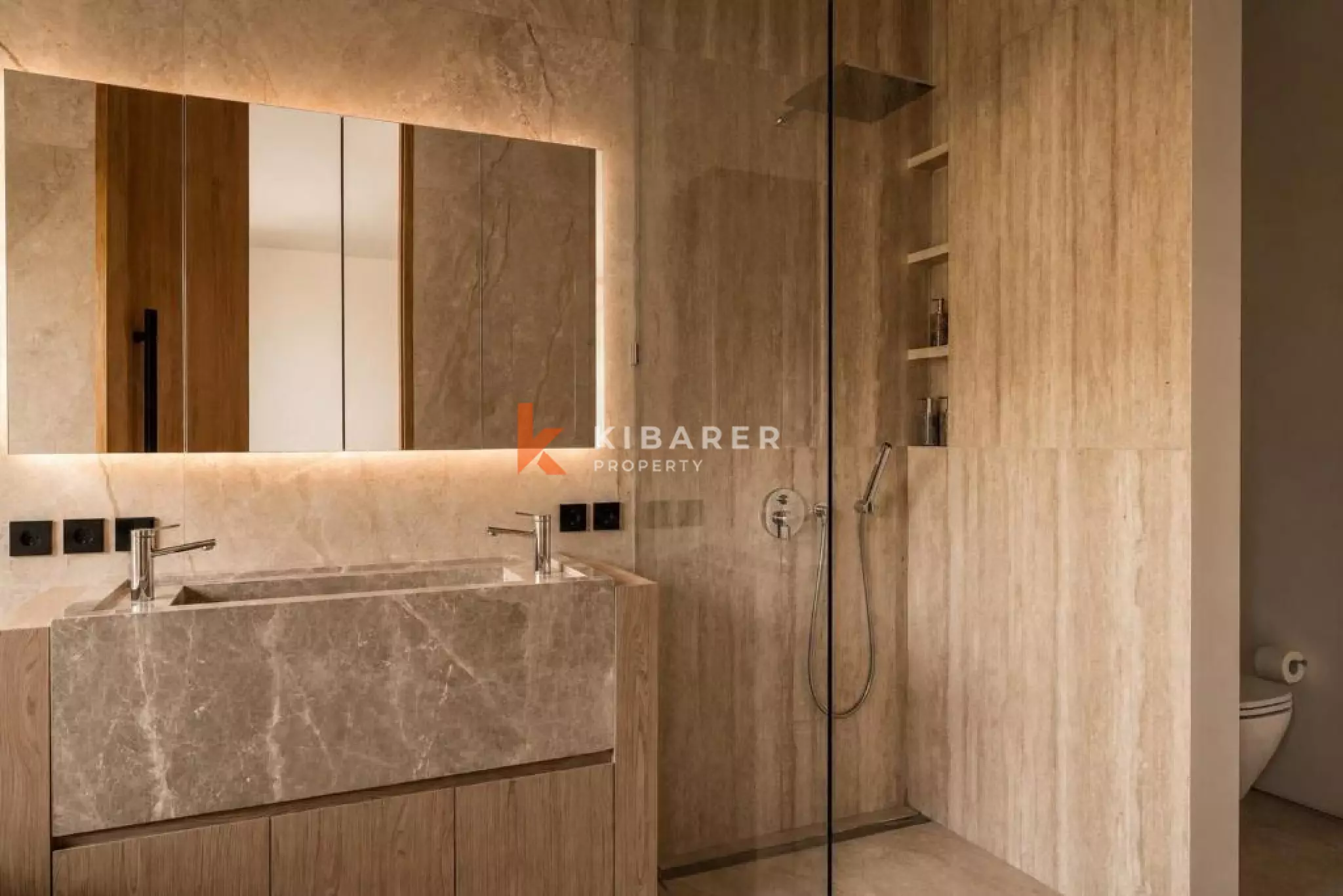Bright and Luxurious Four Bedroom Villa in Padang Tawang