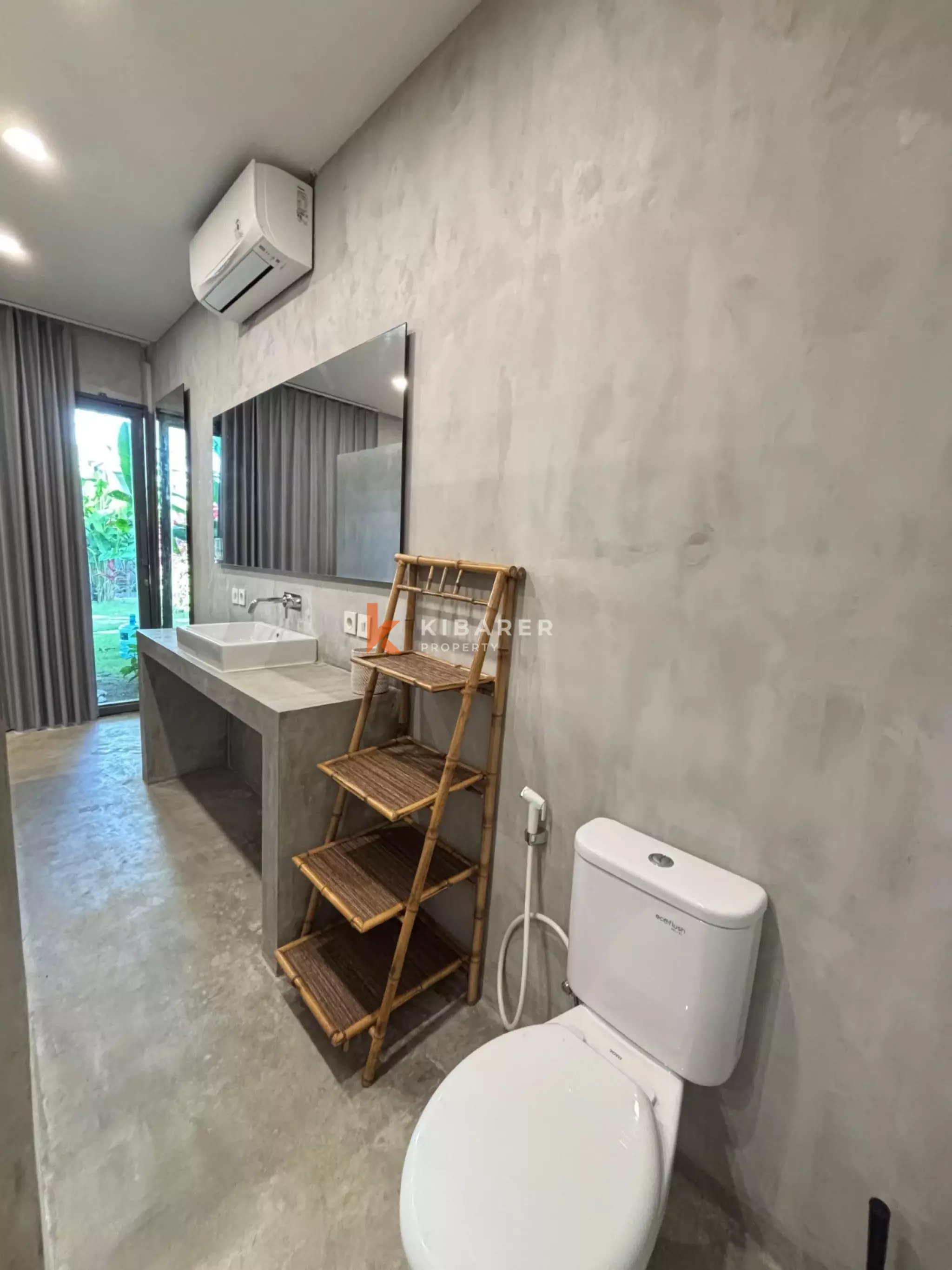 Spacious Six-Bedroom (four bedroom in main building plus two loft appartment) Villa with Ocean & Rice Field Views in Kedungu