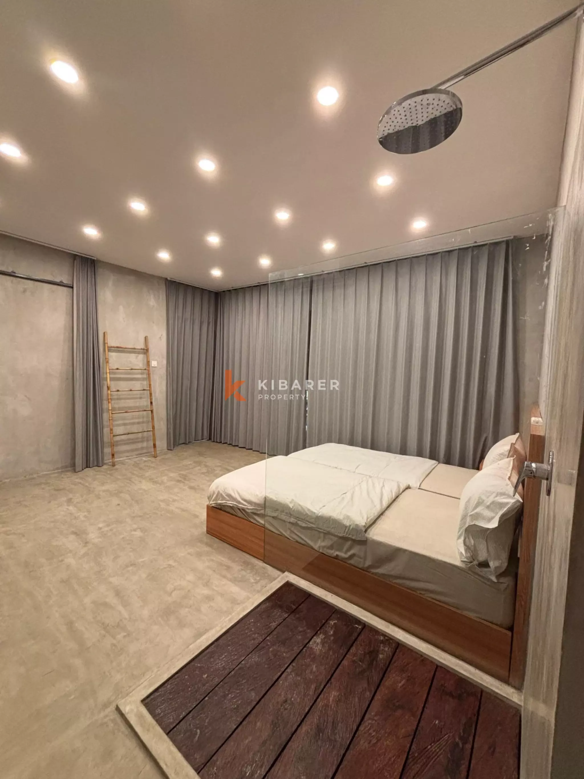 Spacious Six-Bedroom (four bedroom in main building plus two loft appartment) Villa with Ocean & Rice Field Views in Kedungu