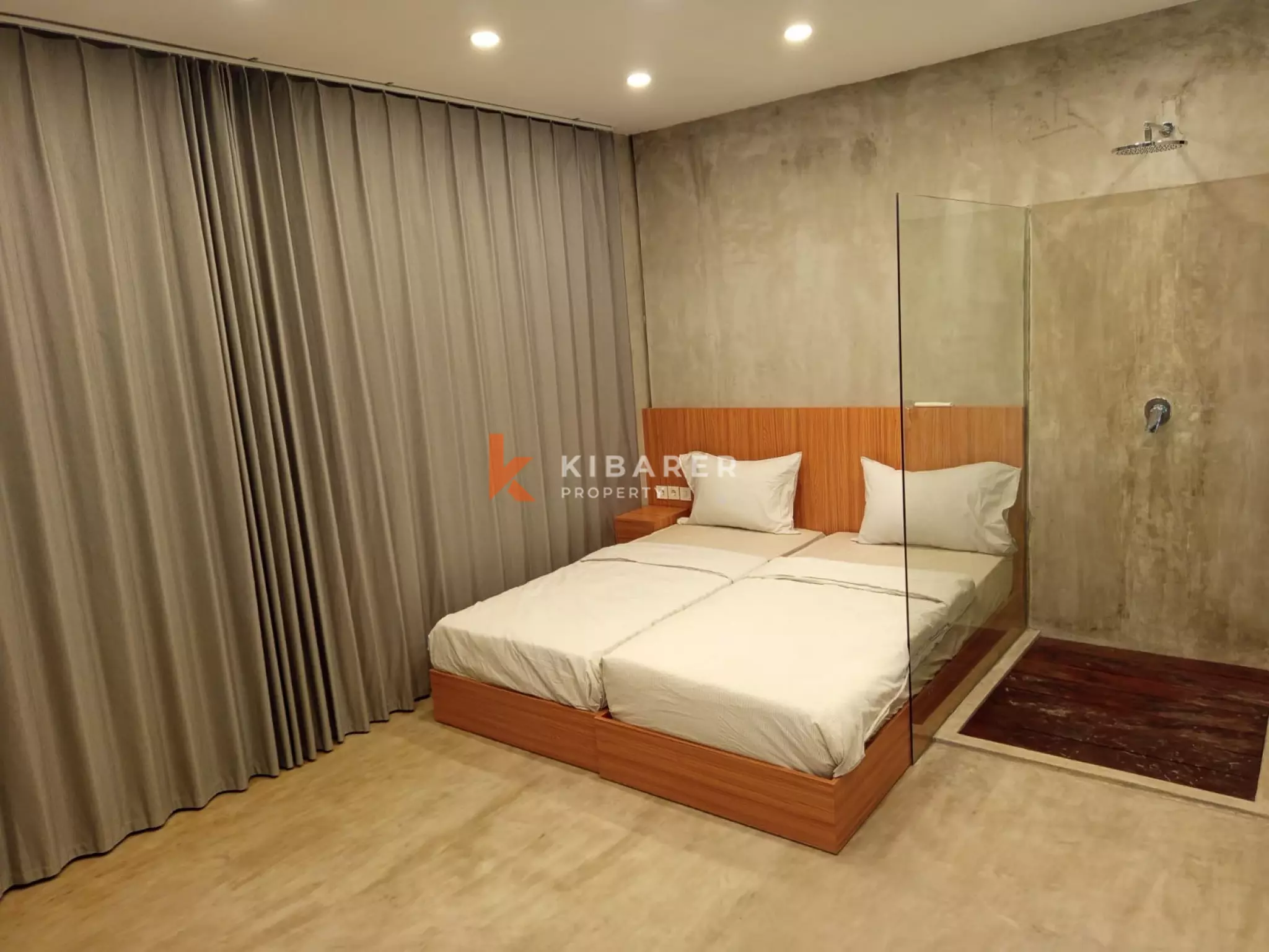 Spacious Six-Bedroom (four bedroom in main building plus two loft appartment) Villa with Ocean & Rice Field Views in Kedungu