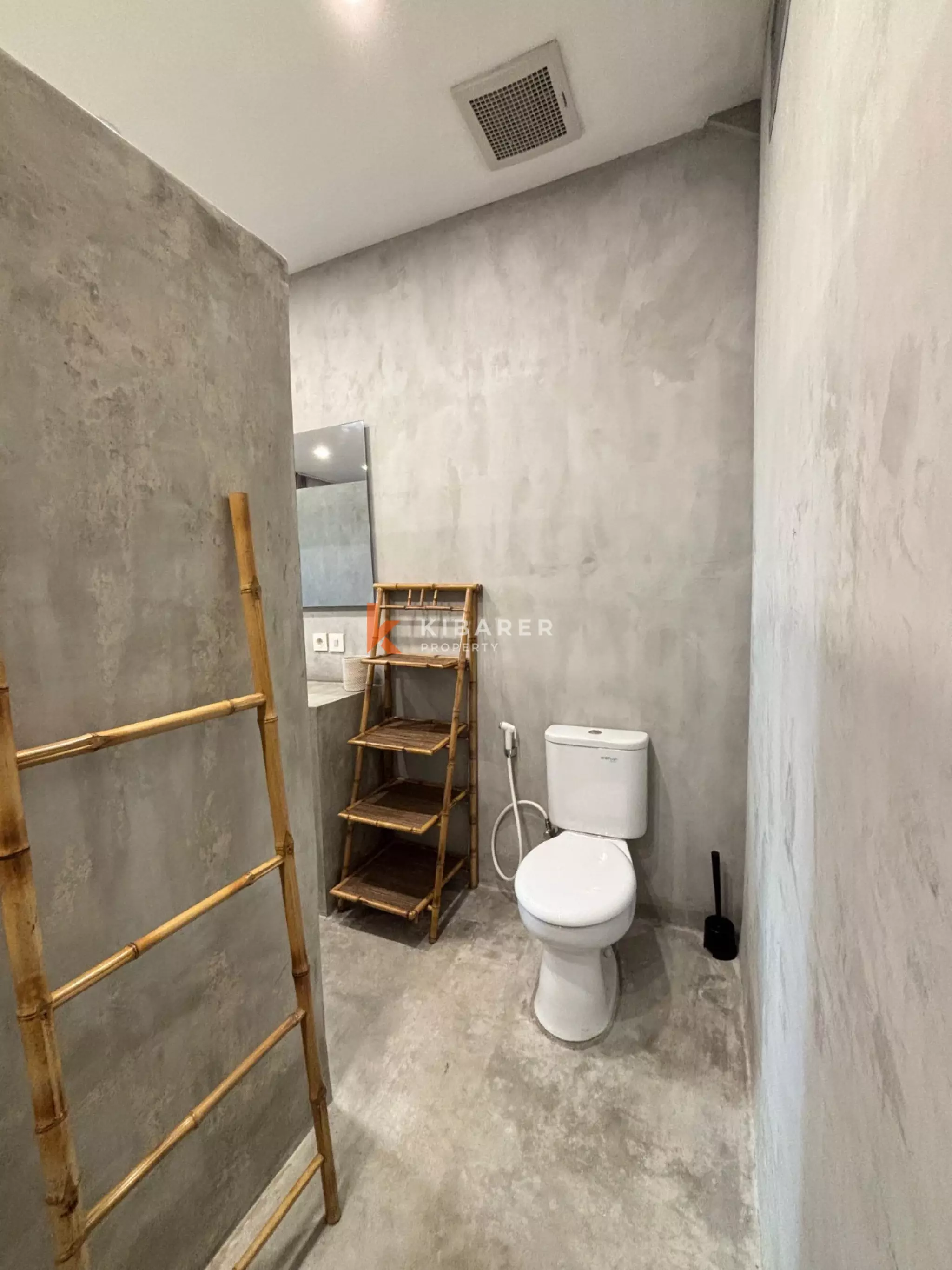 Spacious Six-Bedroom (four bedroom in main building plus two loft appartment) Villa with Ocean & Rice Field Views in Kedungu