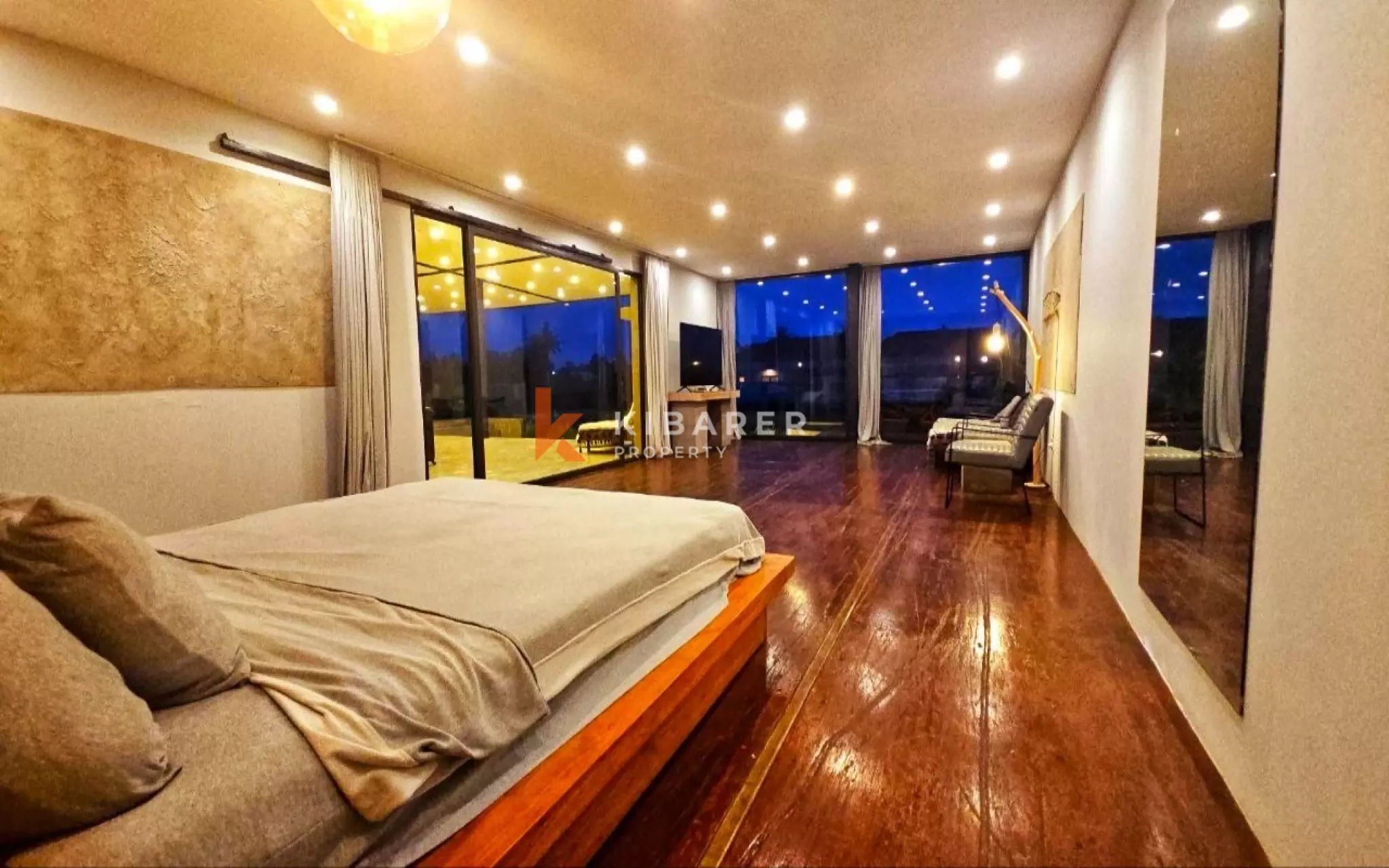 Spacious Six-Bedroom (four bedroom in main building plus two loft appartment) Villa with Ocean & Rice Field Views in Kedungu