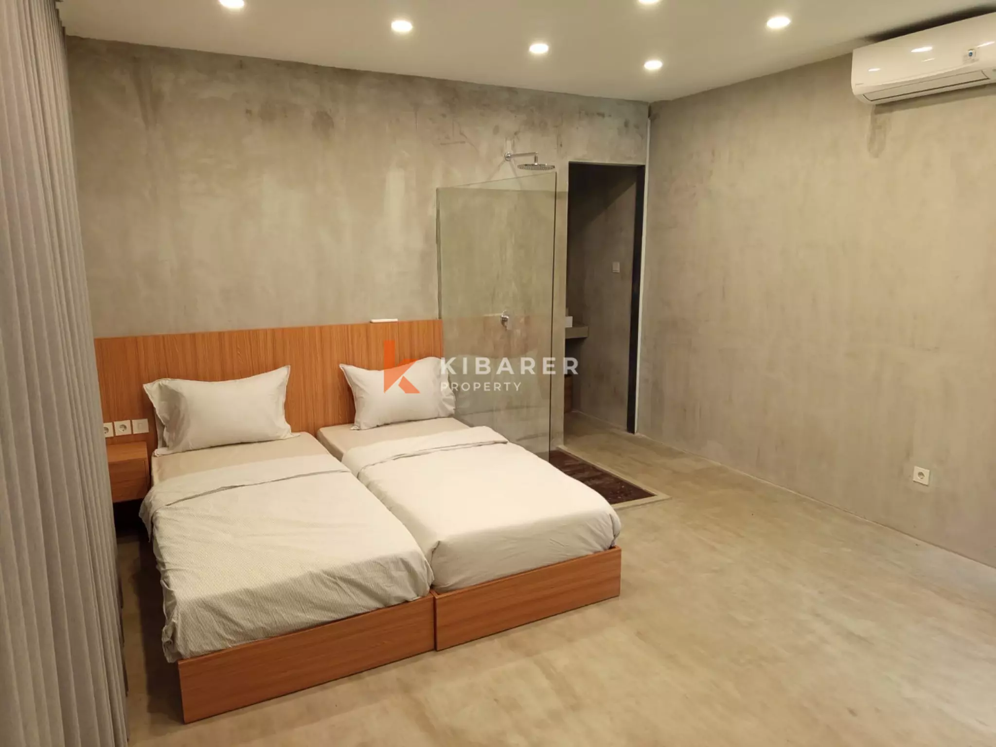 Spacious Six-Bedroom (four bedroom in main building plus two loft appartment) Villa with Ocean & Rice Field Views in Kedungu