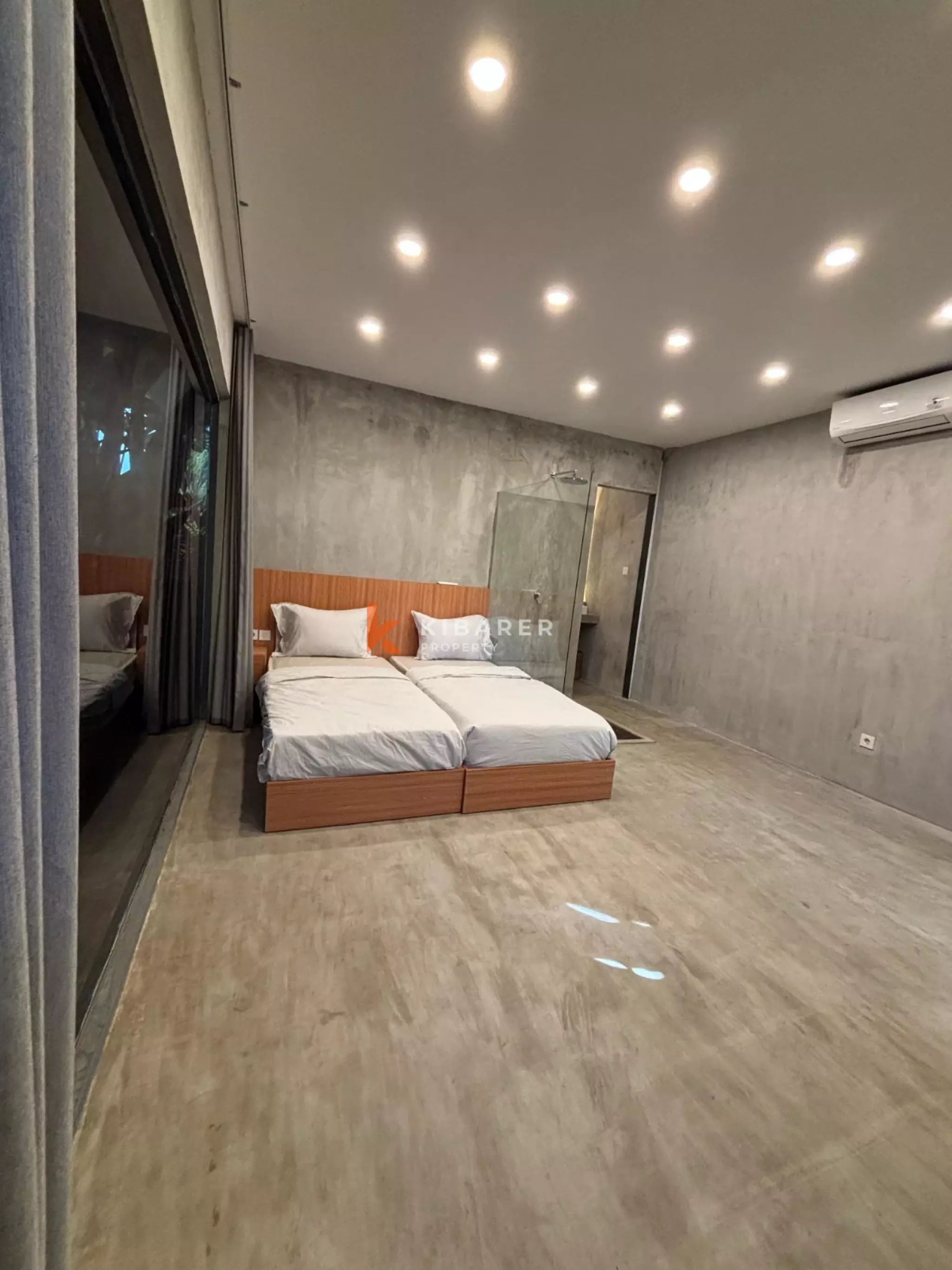 Spacious Six-Bedroom (four bedroom in main building plus two loft appartment) Villa with Ocean & Rice Field Views in Kedungu