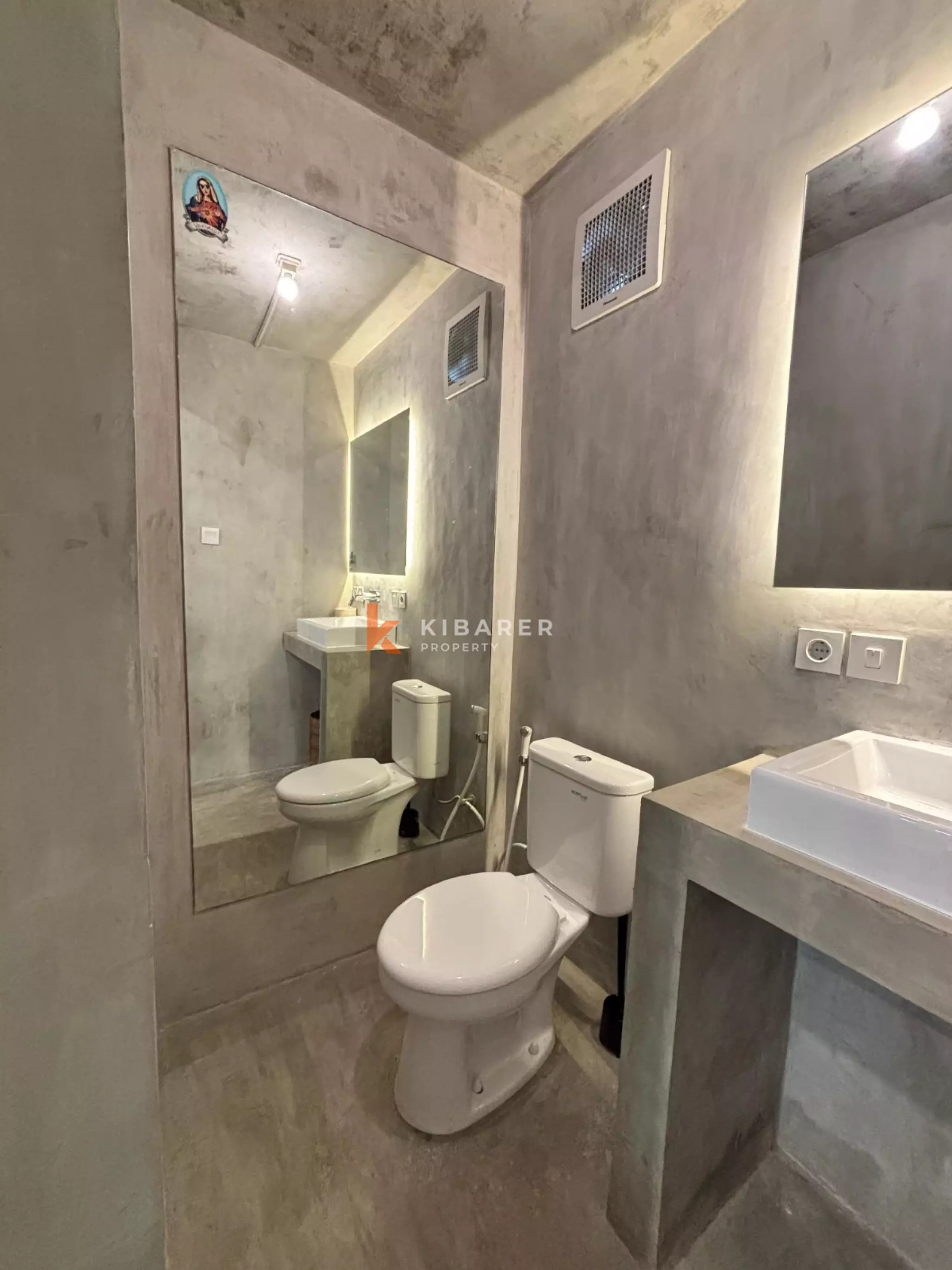 Spacious Six-Bedroom (four bedroom in main building plus two loft appartment) Villa with Ocean & Rice Field Views in Kedungu
