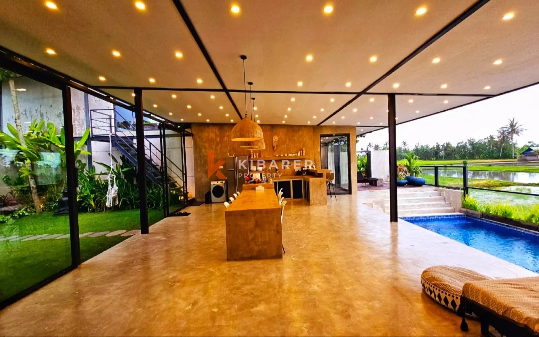 Spacious Six-Bedroom (four bedroom in main building plus two loft appartment) Villa with Ocean & Rice Field Views in Kedungu