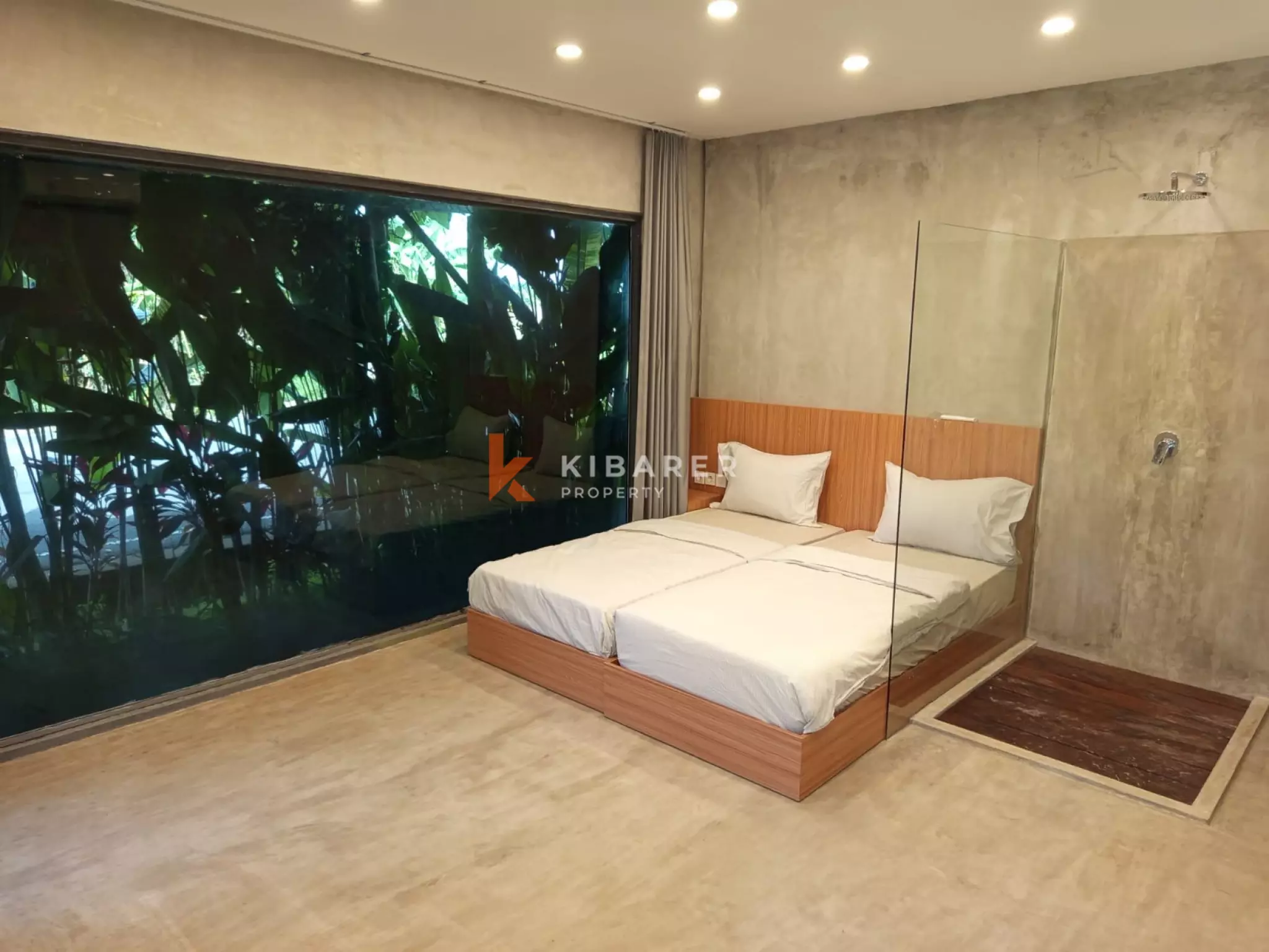 Spacious Six-Bedroom (four bedroom in main building plus two loft appartment) Villa with Ocean & Rice Field Views in Kedungu