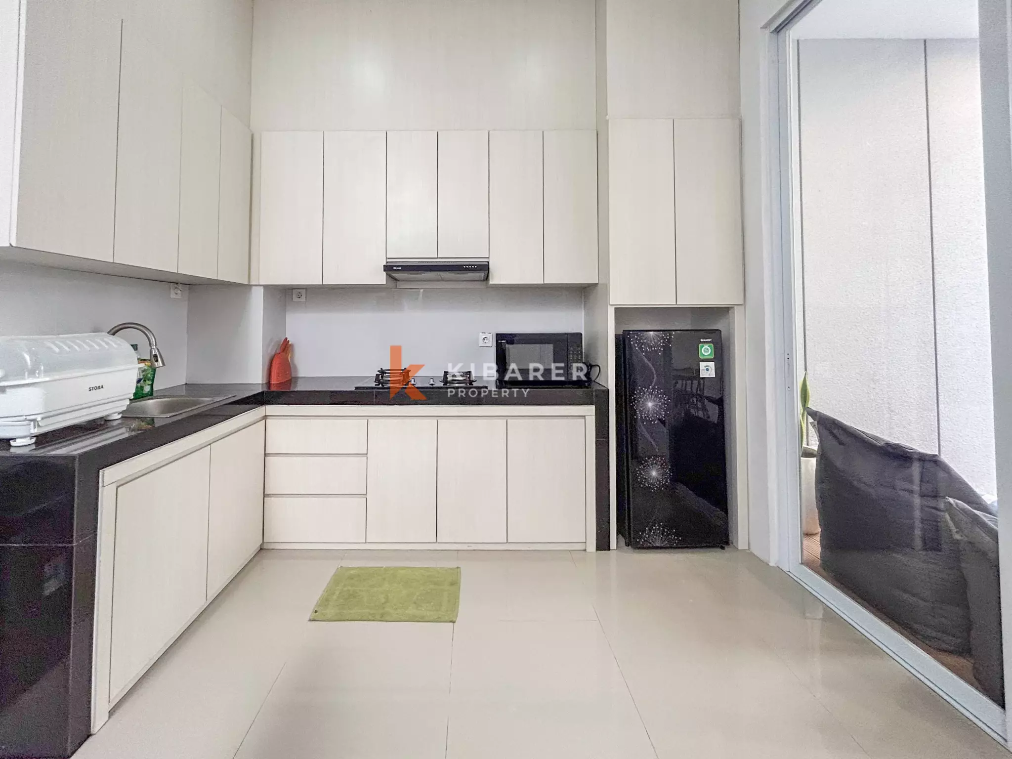 Modern Three-Bedroom Residential Villa with Private Pool in Canggu