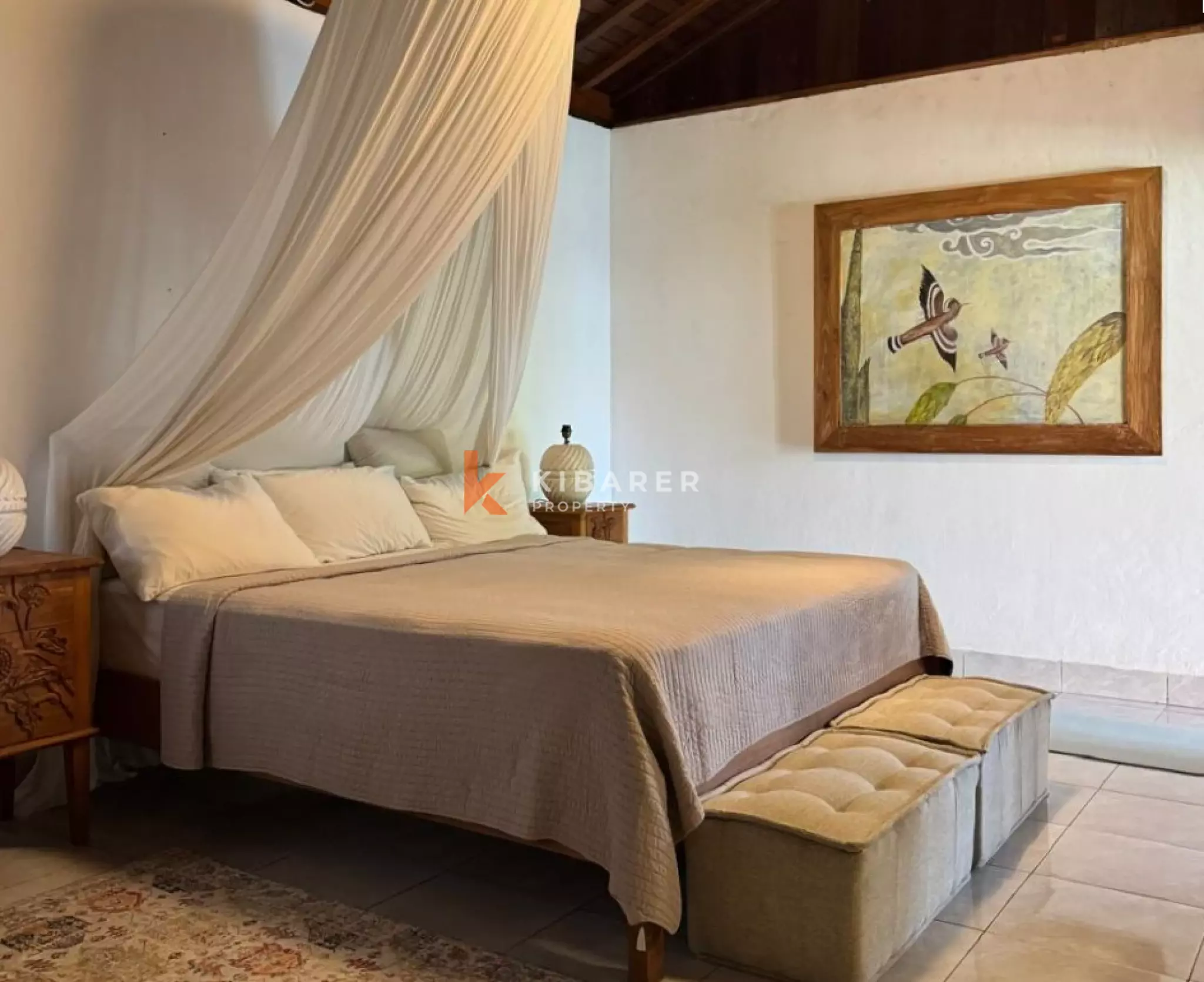Villa Luas dengan Tiga Kamar Tidur, Kolam Renang Pribadi, dan Ruang Joglo Tertutup di Canggu