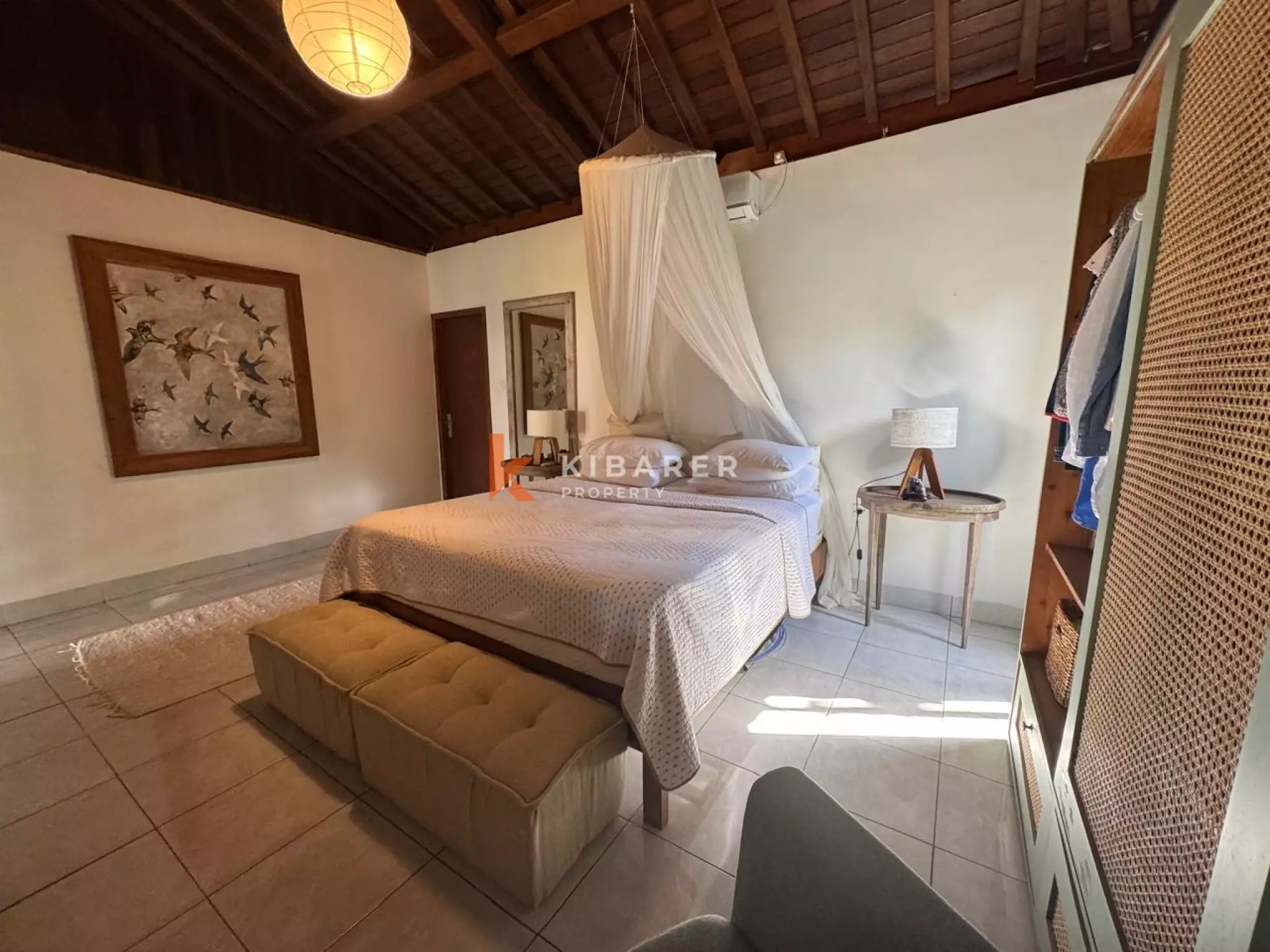 Villa Luas dengan Tiga Kamar Tidur, Kolam Renang Pribadi, dan Ruang Joglo Tertutup di Canggu