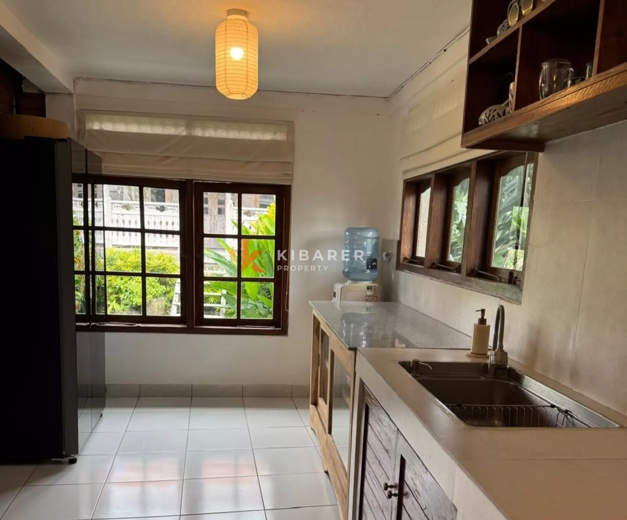 Villa Luas dengan Tiga Kamar Tidur, Kolam Renang Pribadi, dan Ruang Joglo Tertutup di Canggu