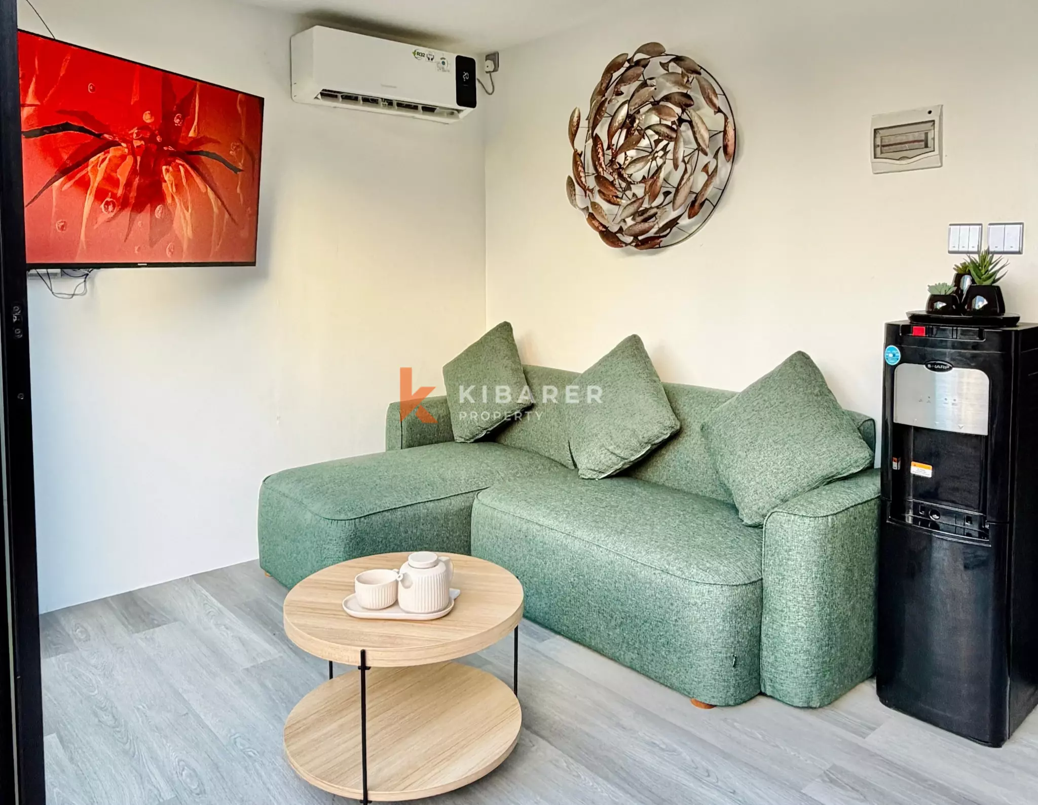 Villa Kontemporer Satu Kamar Tidur Bergaya Kontainer dengan Taman di Canggu