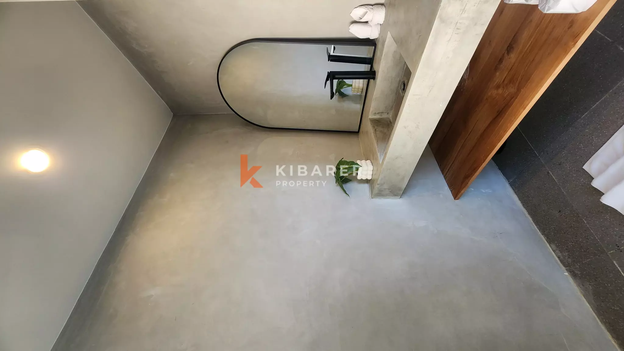 Villa Kontemporer Satu Kamar Tidur Bergaya Kontainer dengan Taman di Canggu