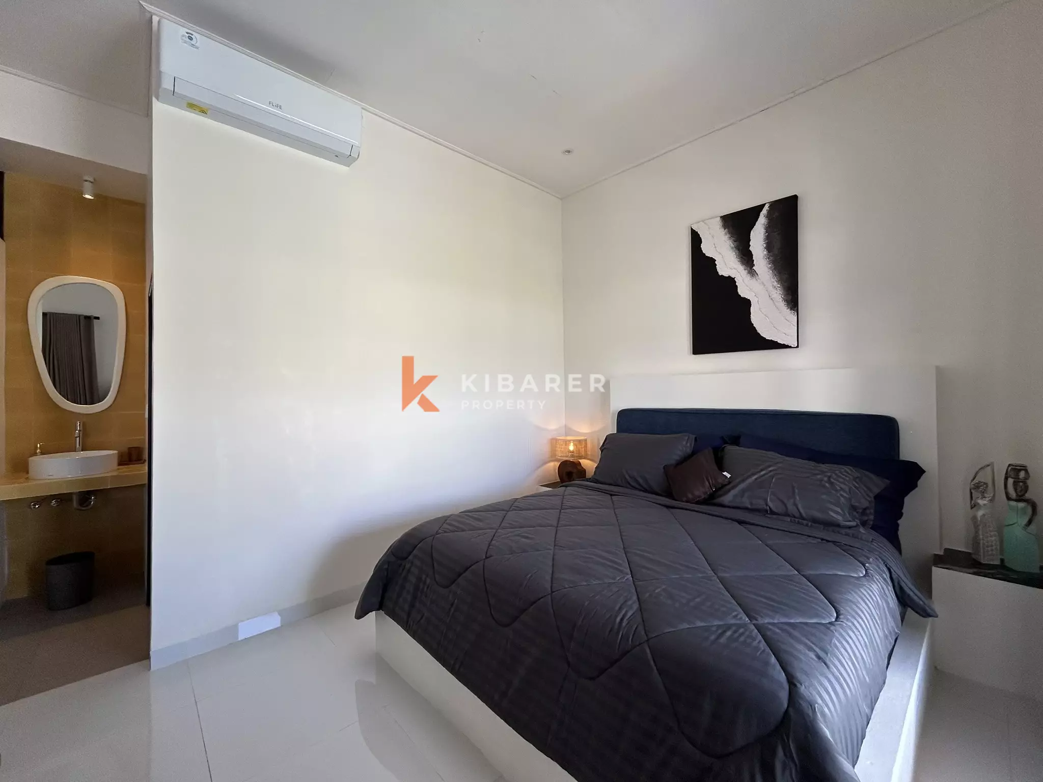 Villa Tropis Menawan Dua Kamar Tidur dengan Kolam Renang Pribadi di Kerobokan