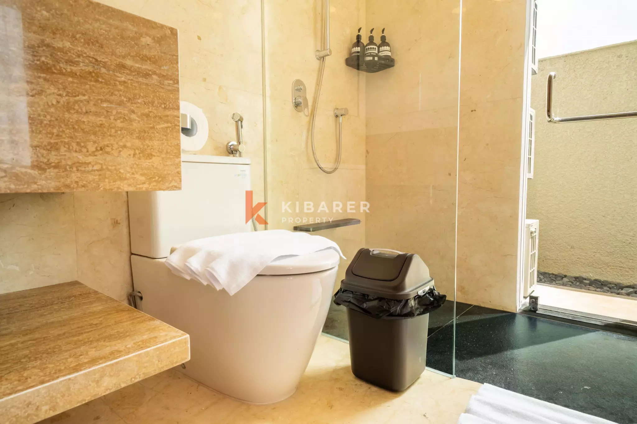 Villa Mewah Tiga Kamar Tidur dengan Kolam Renang Pribadi di Nusa Dua