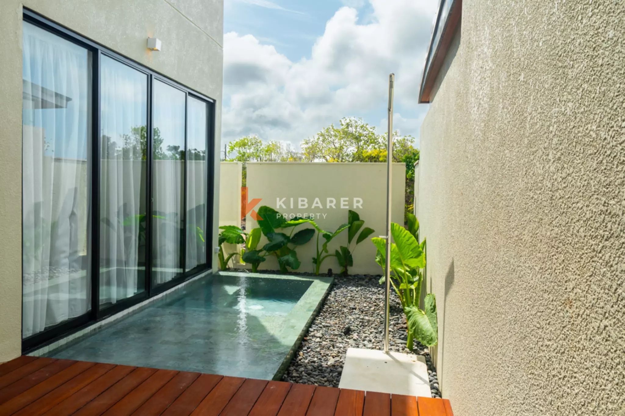 Villa Pribadi Dua Kamar Tidur Kontemporer dengan Kolam Renang di Nusa Dua