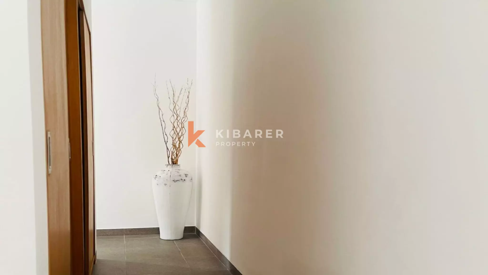 Incroyable villa ouverte de trois chambres récemment rénovée à Kerobokan