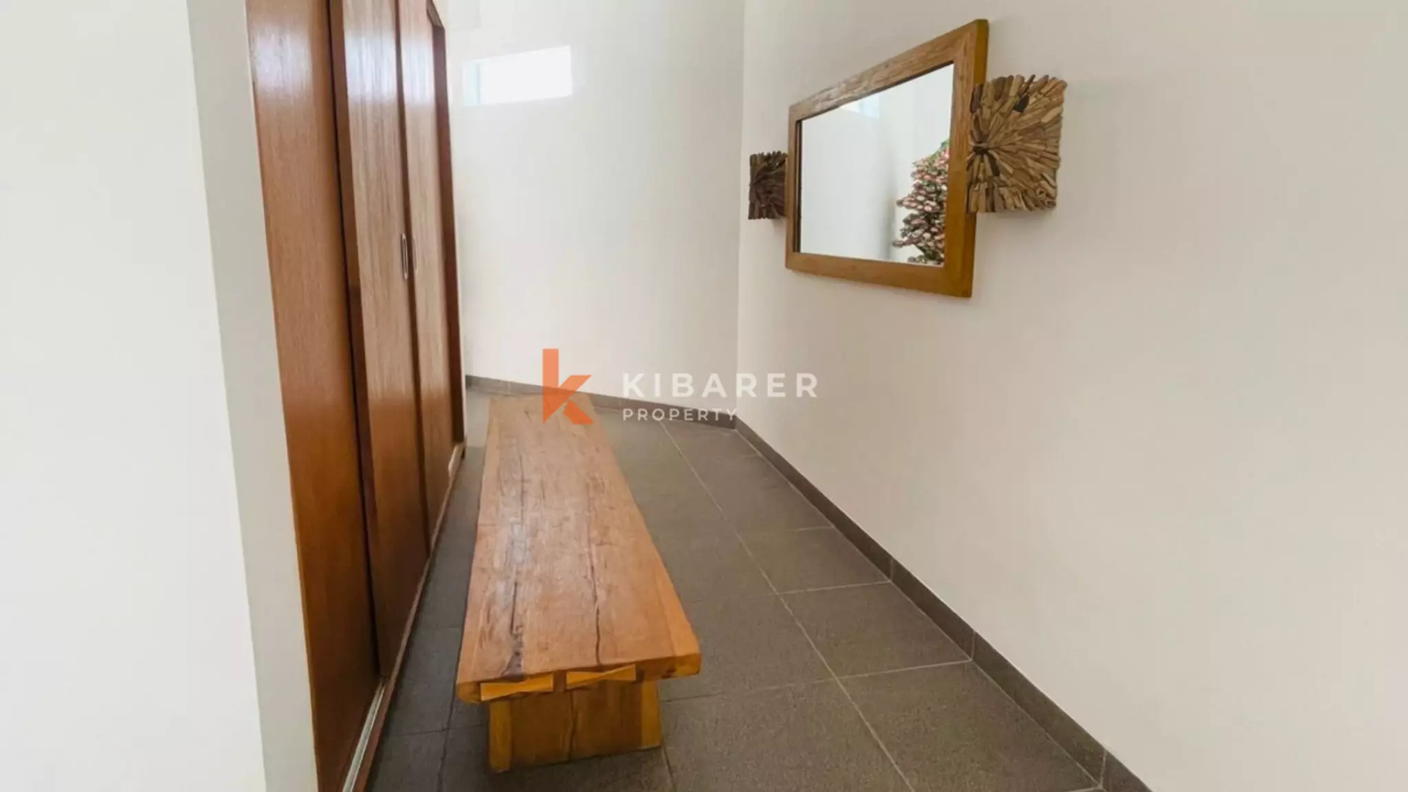 Incroyable villa ouverte de trois chambres récemment rénovée à Kerobokan