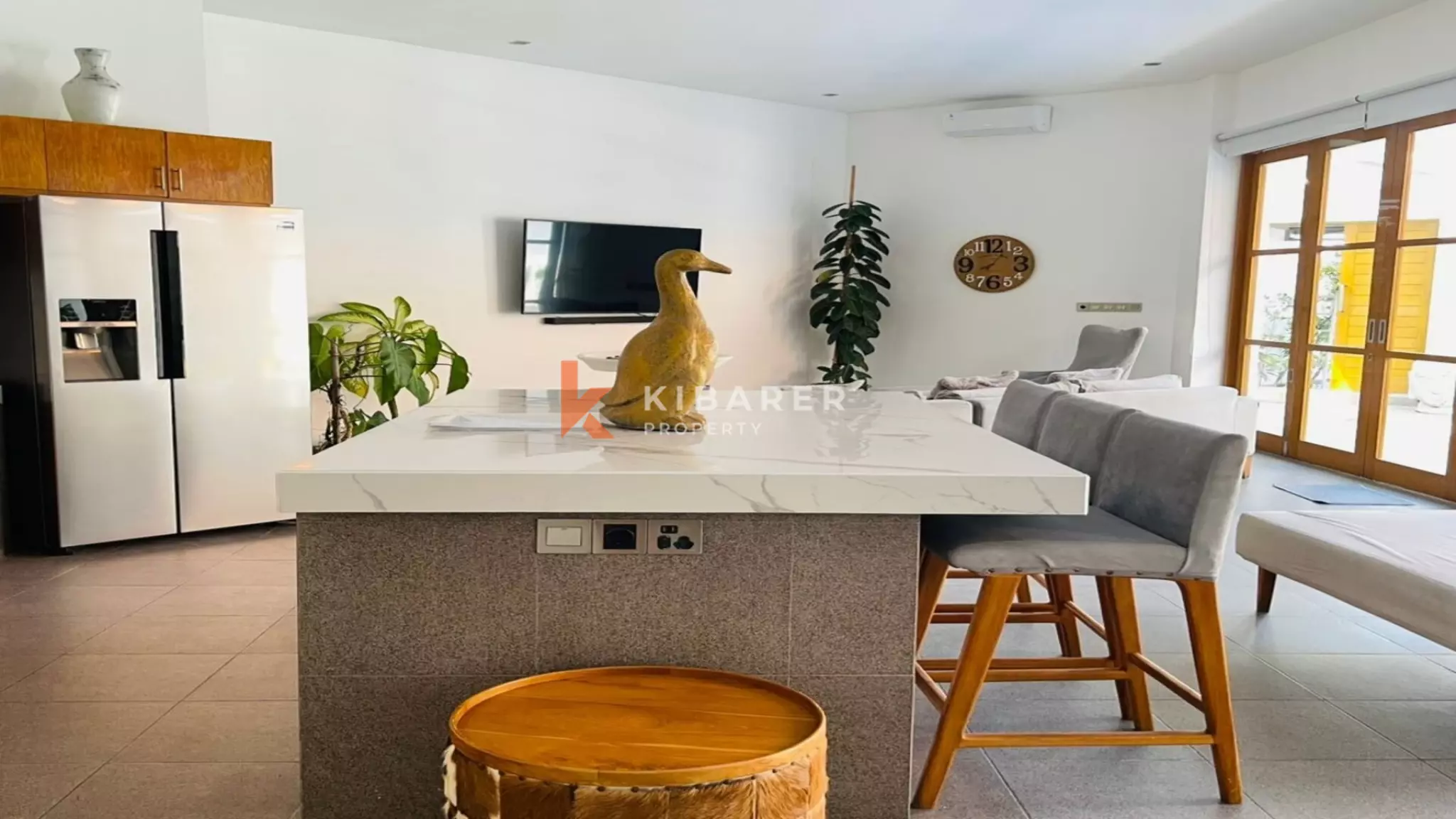 Incroyable villa ouverte de trois chambres récemment rénovée à Kerobokan