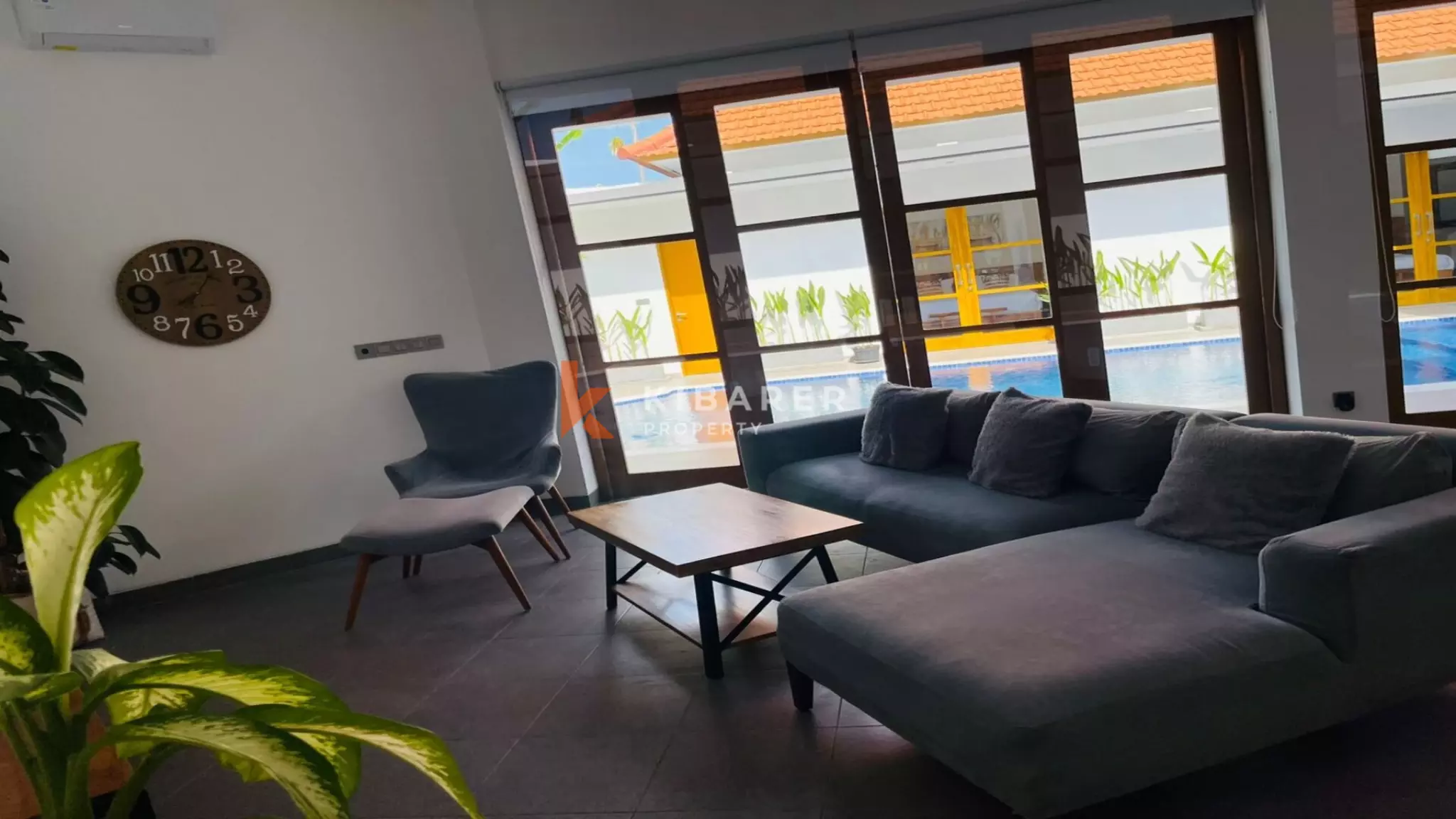 Incroyable villa ouverte de trois chambres récemment rénovée à Kerobokan