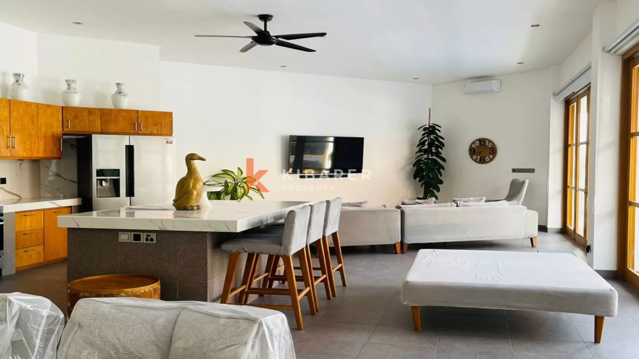 Incroyable villa ouverte de trois chambres récemment rénovée à Kerobokan
