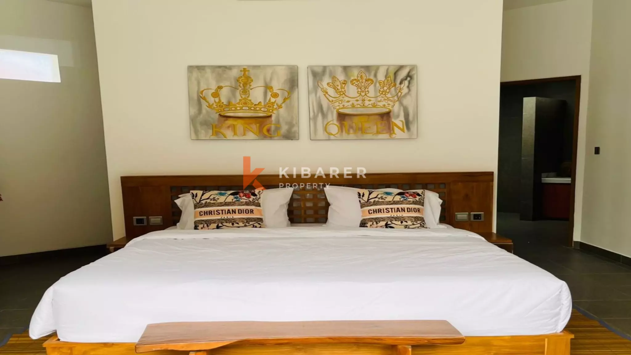 Incroyable villa ouverte de trois chambres récemment rénovée à Kerobokan