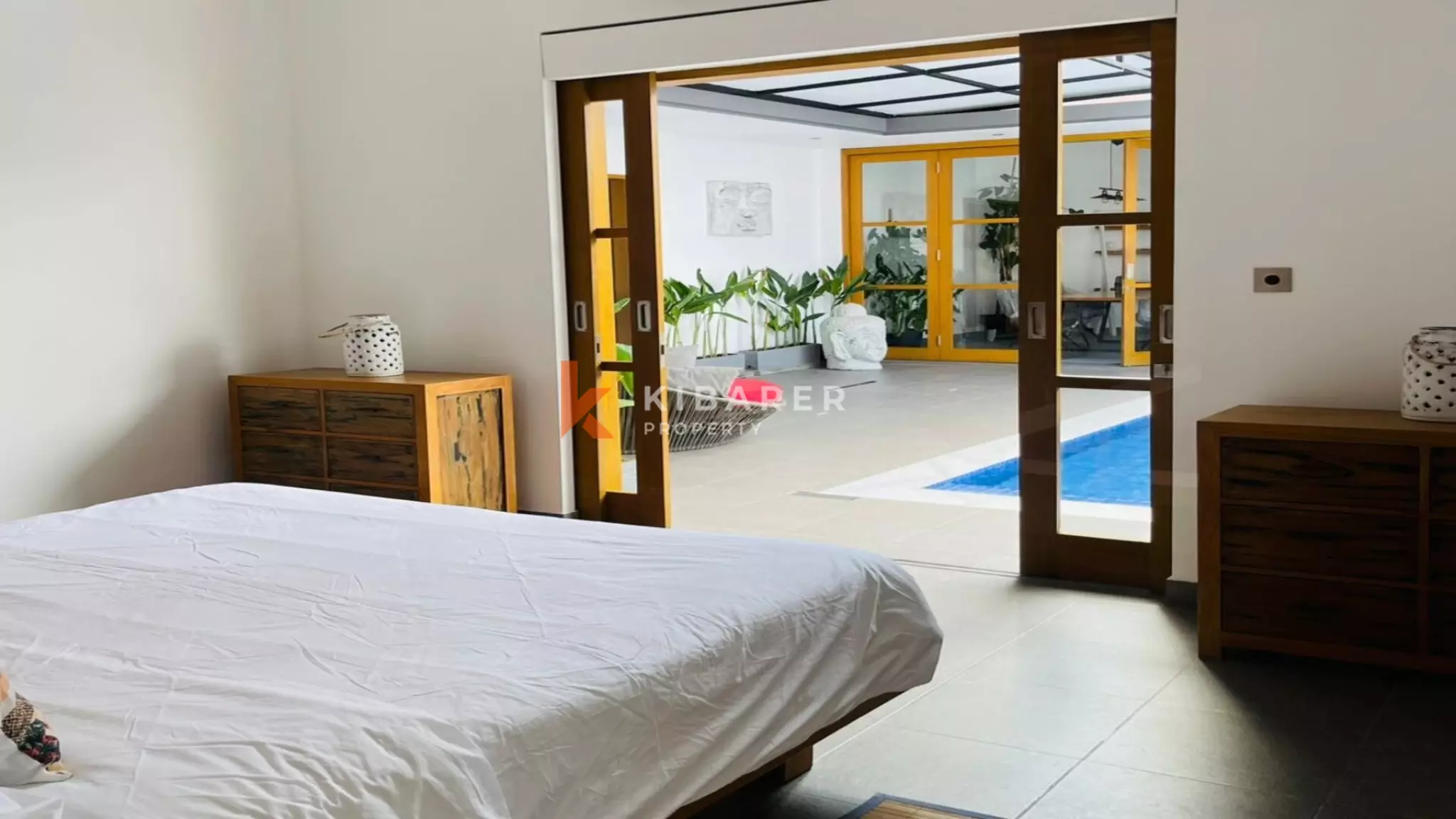 Incroyable villa ouverte de trois chambres récemment rénovée à Kerobokan