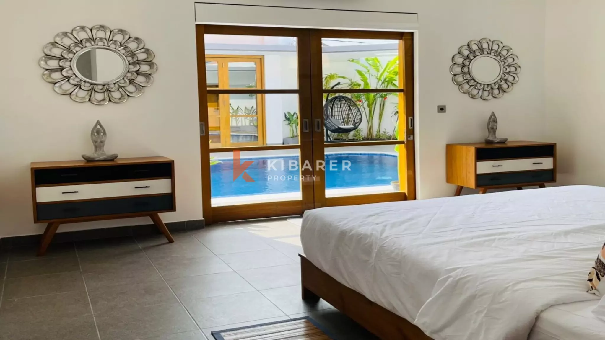 Incroyable villa ouverte de trois chambres récemment rénovée à Kerobokan