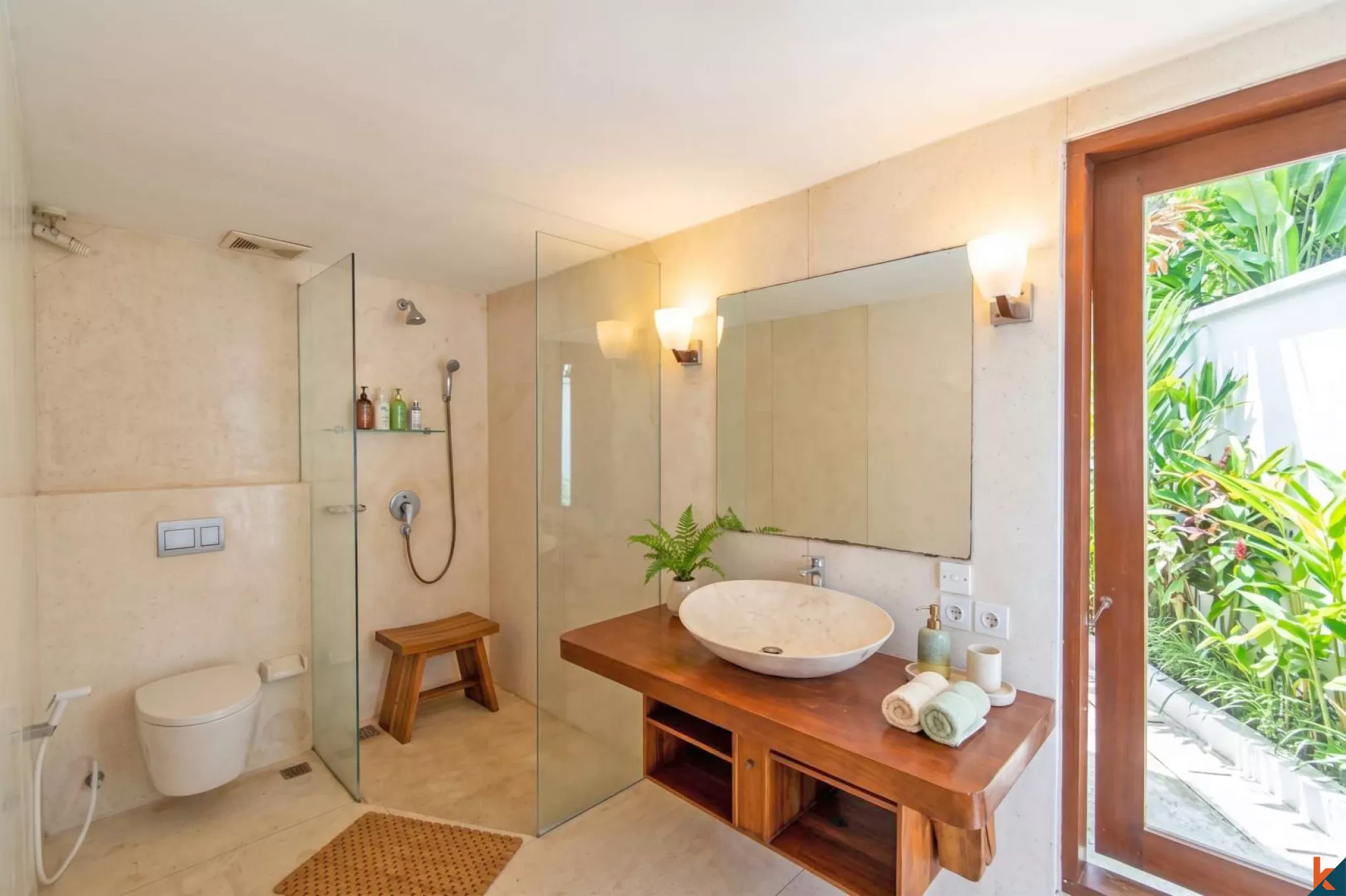 Maison de trois chambres de style traditionnel avec vue sur la jungle à Kediri - Tabanan