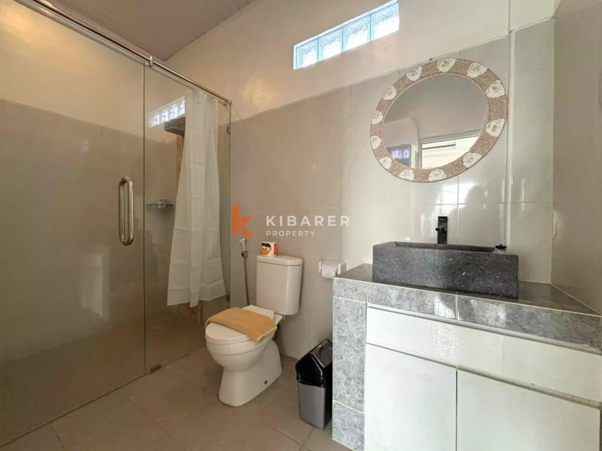 Hunian Minimalis – Vila Dua Kamar Tidur di Dekat Berawa