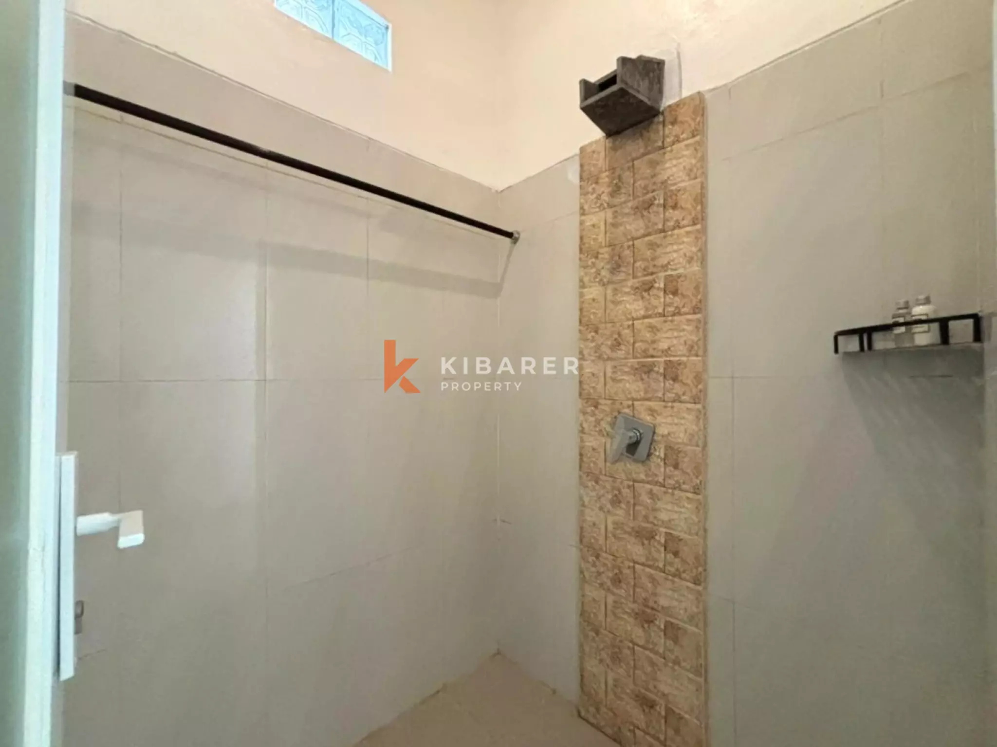 Hunian Minimalis – Vila Dua Kamar Tidur di Dekat Berawa