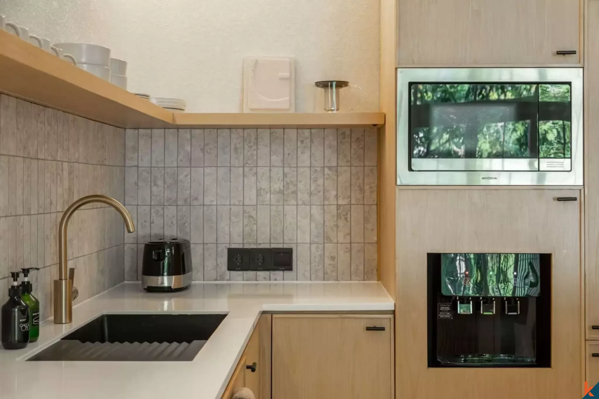 Vila Tropis Modern Satu Kamar Tidur di dalam Kompleks Resor di Jimbaran