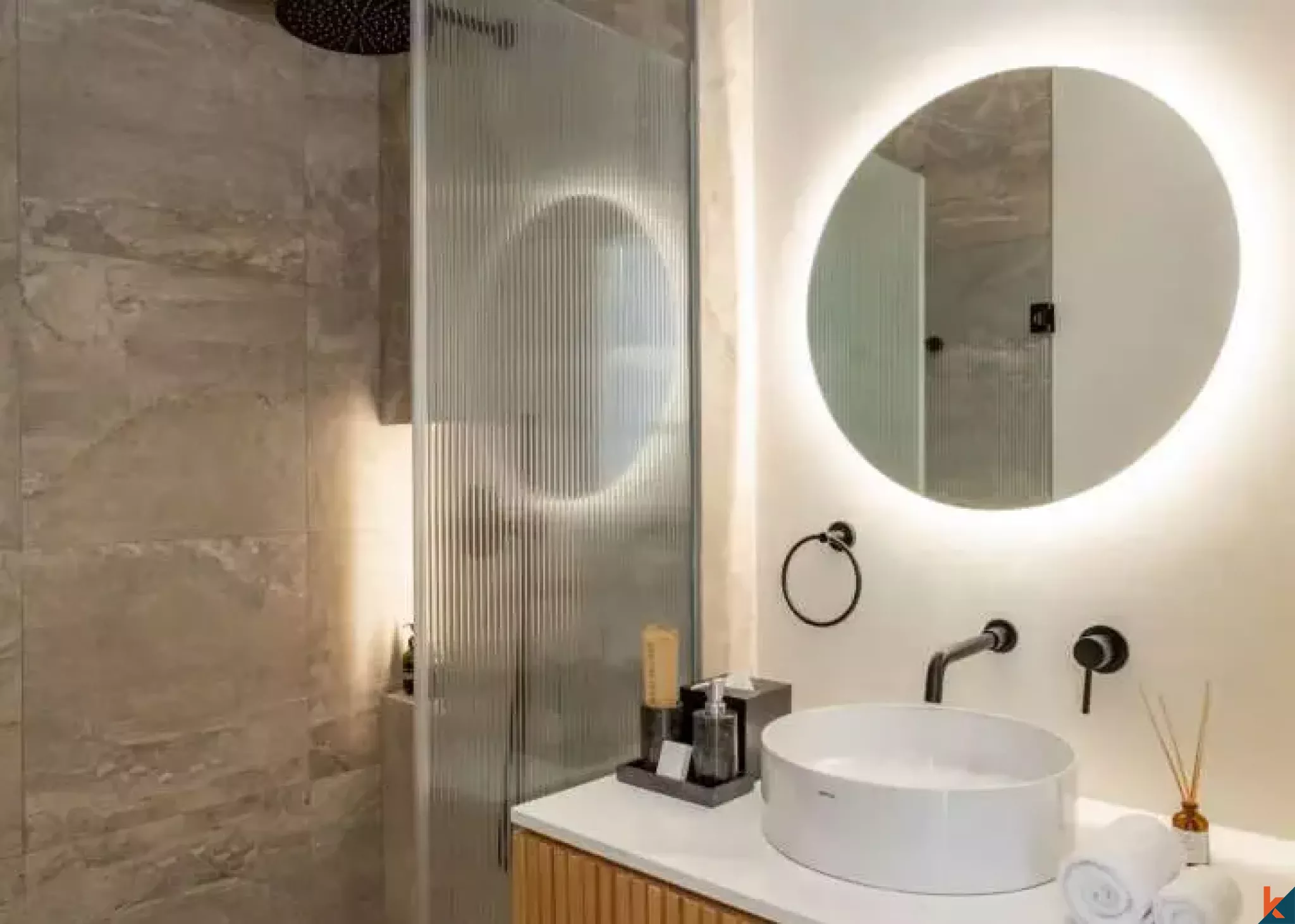 Vila Tropis Modern Satu Kamar Tidur di dalam Kompleks Resor di Jimbaran