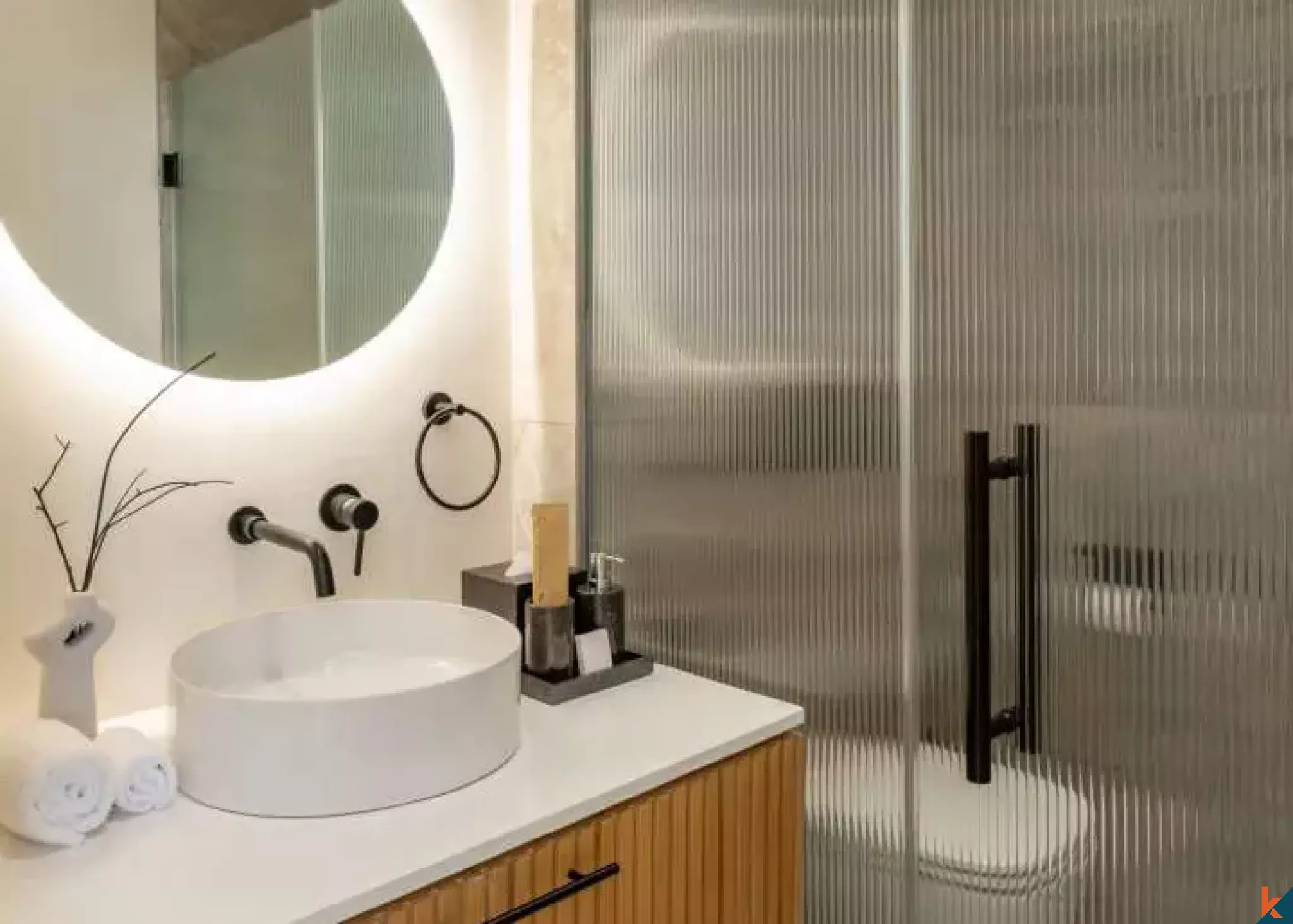 Vila Tropis Modern Satu Kamar Tidur di dalam Kompleks Resor di Jimbaran