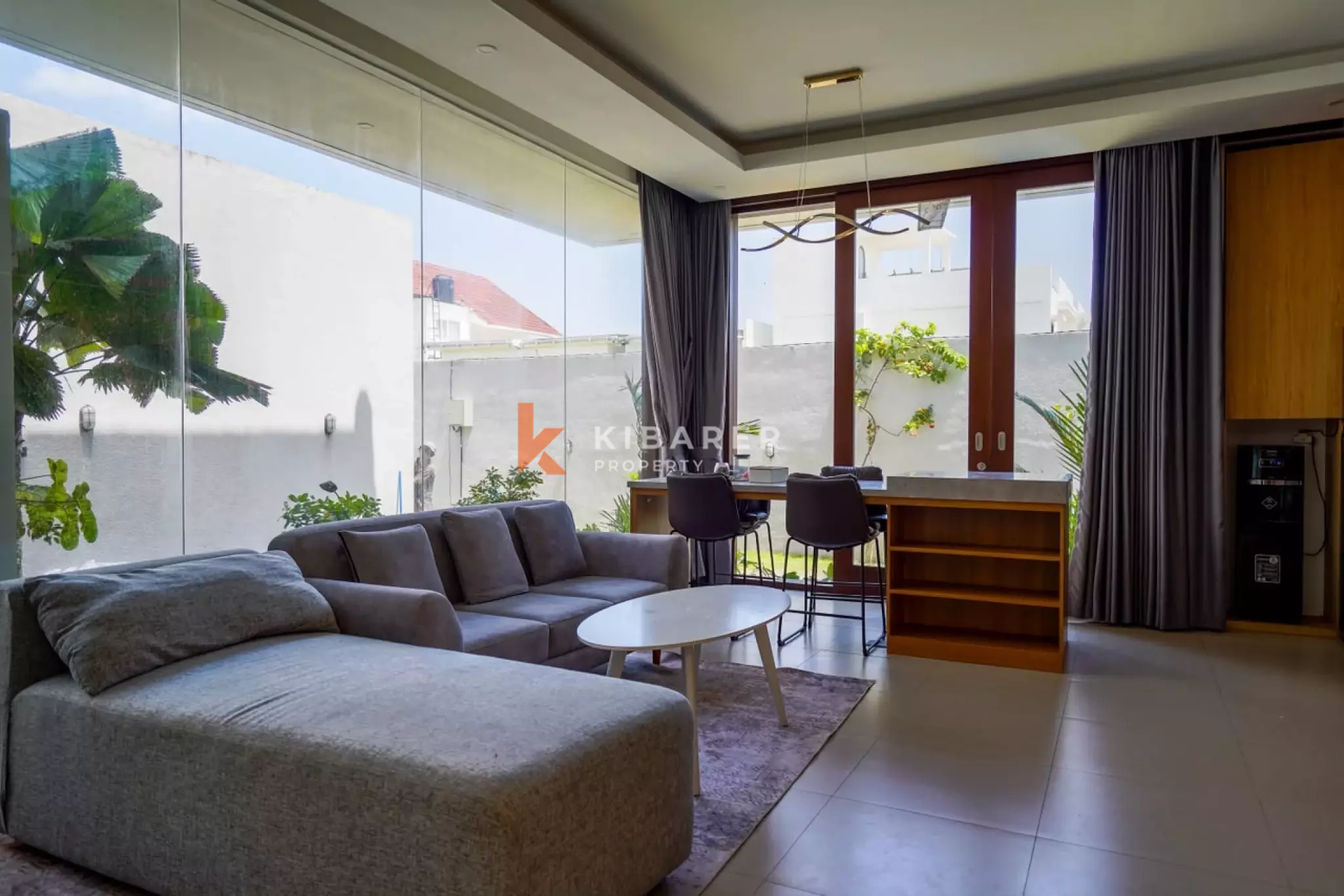Vila Tiga Kamar Tidur Berperabotan Lengkap dengan Ruang Tertutup di Cemagi