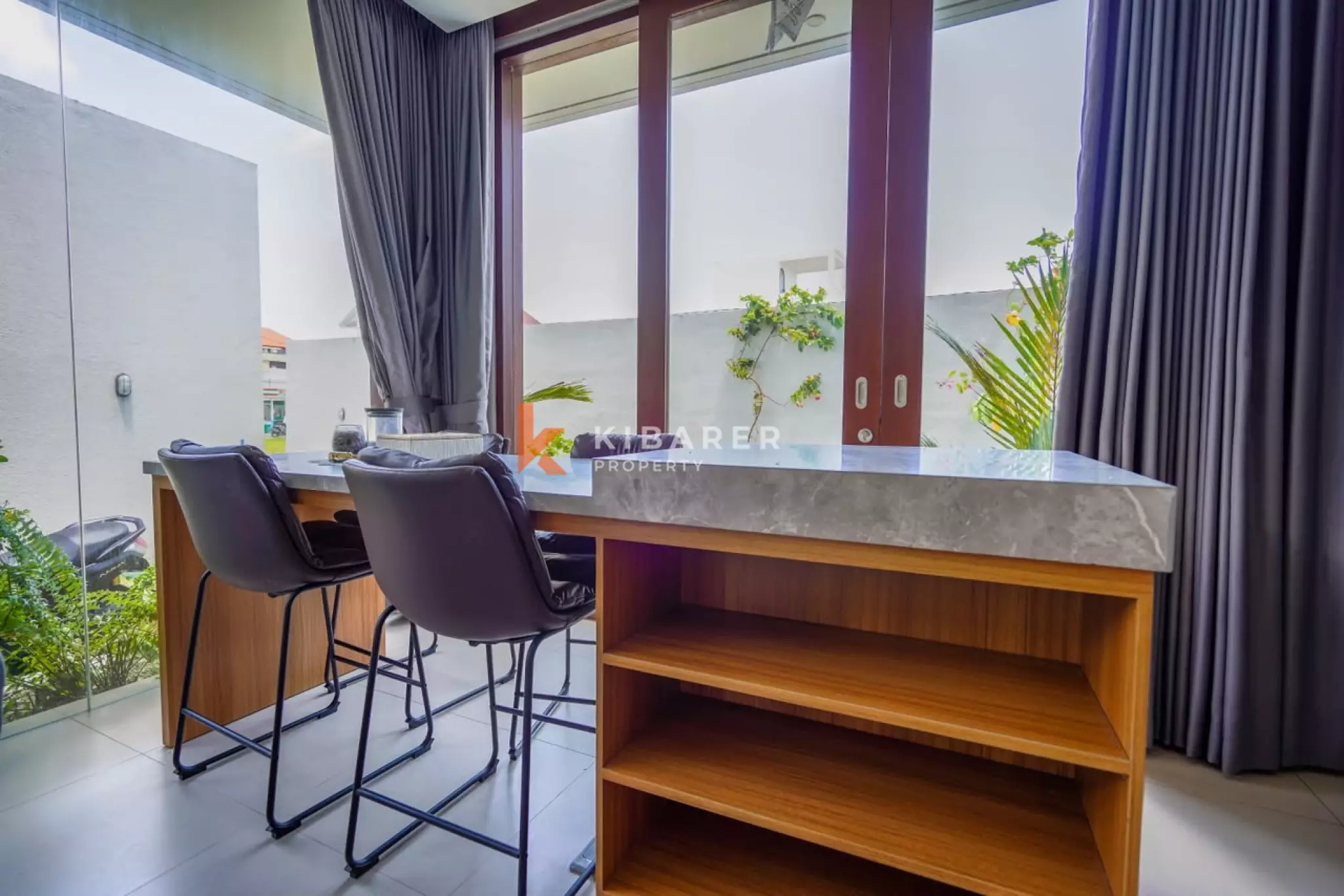 Vila Tiga Kamar Tidur Berperabotan Lengkap dengan Ruang Tertutup di Cemagi