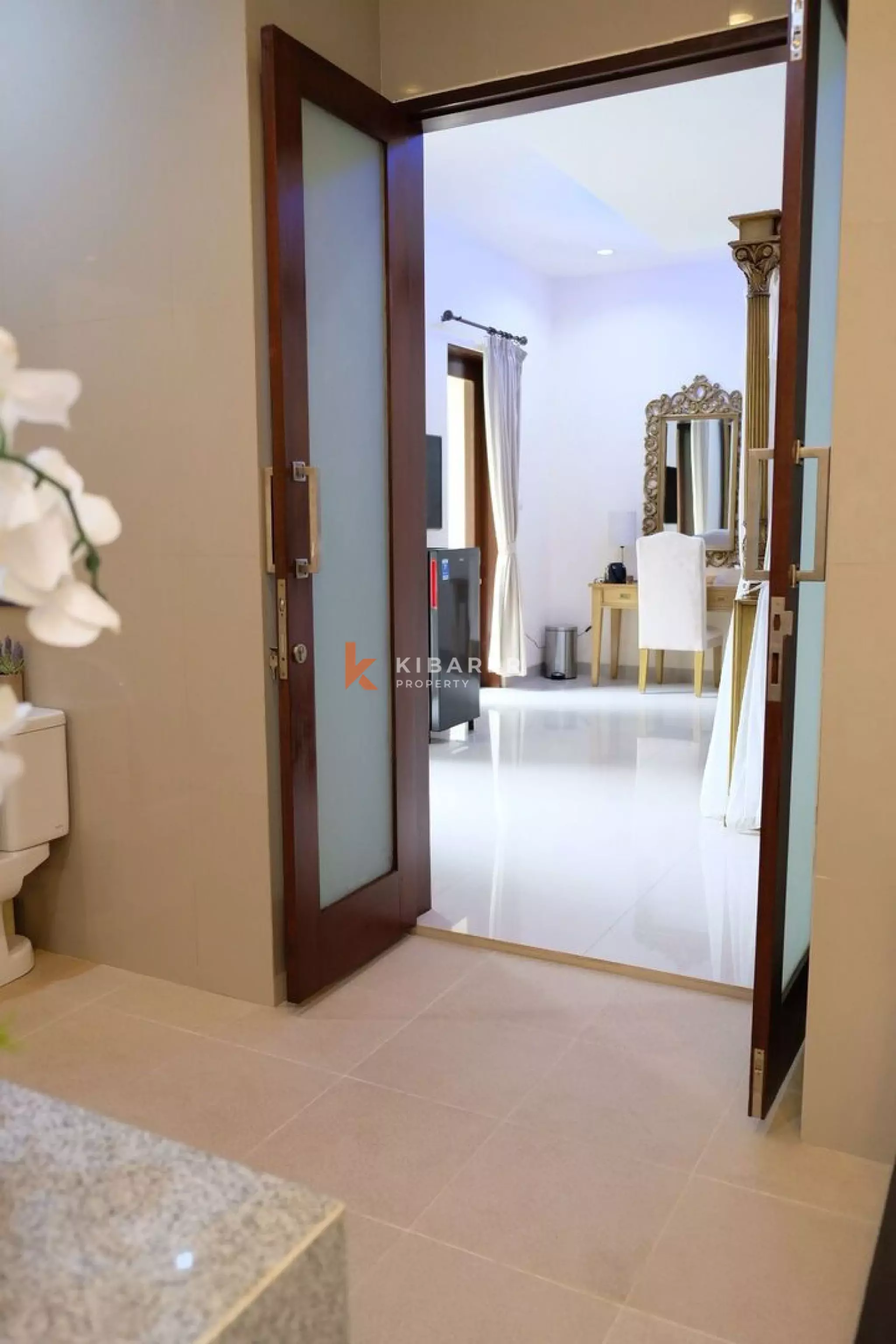 Belle villa de quatre chambres avec une vie ouverte à Nusa Dua