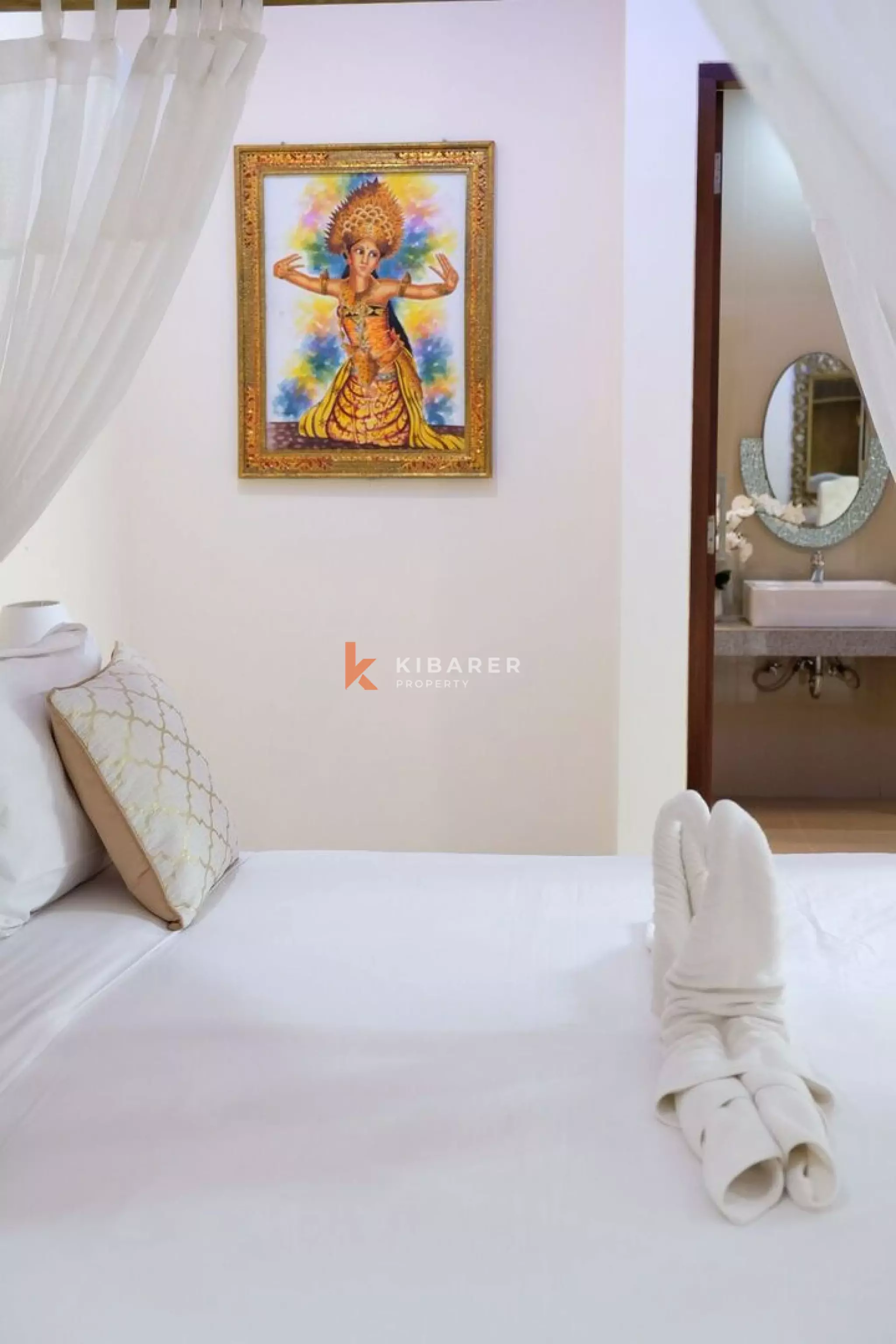 Belle villa de quatre chambres avec une vie ouverte à Nusa Dua