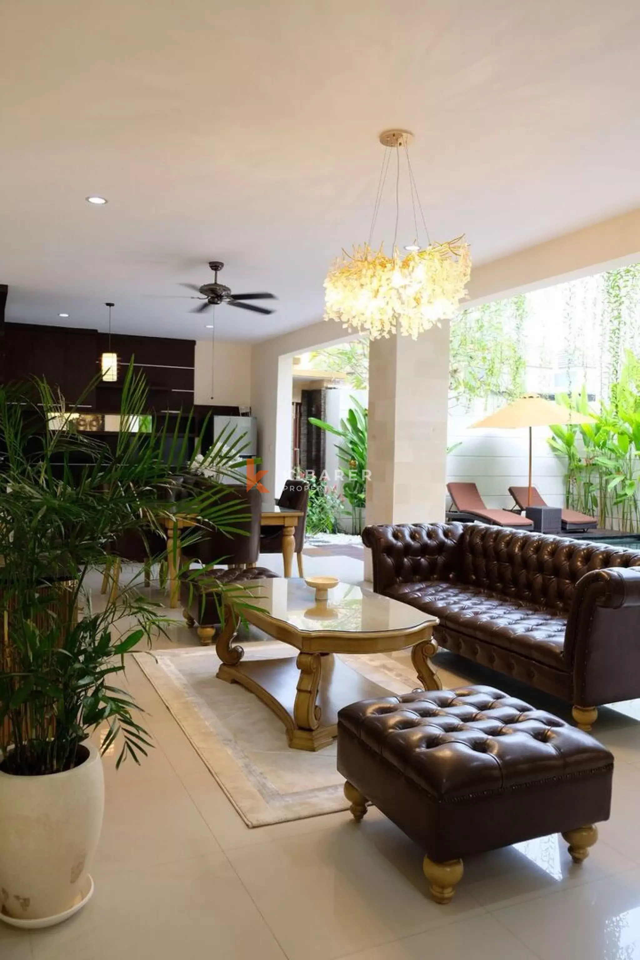 Belle villa de quatre chambres avec une vie ouverte à Nusa Dua
