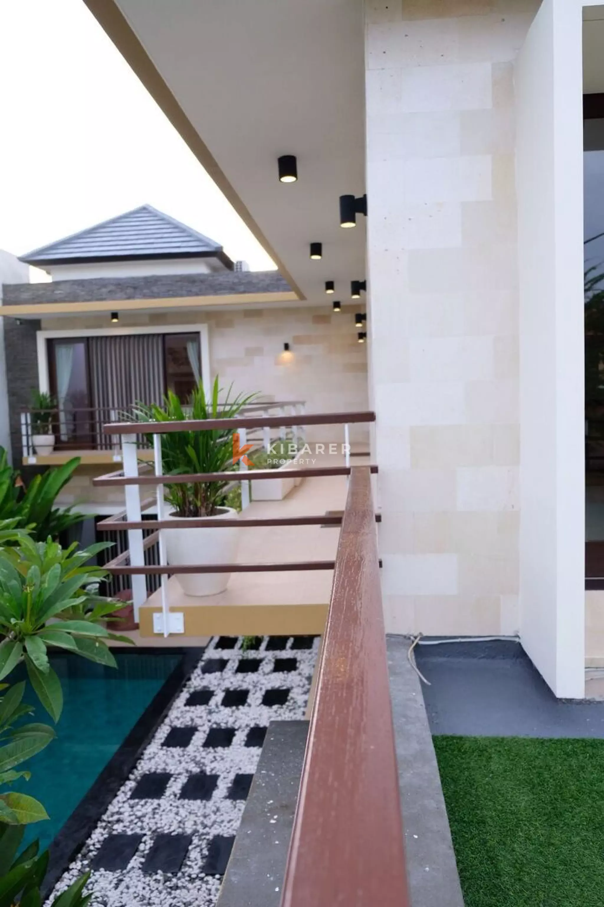 Belle villa de quatre chambres avec une vie ouverte à Nusa Dua