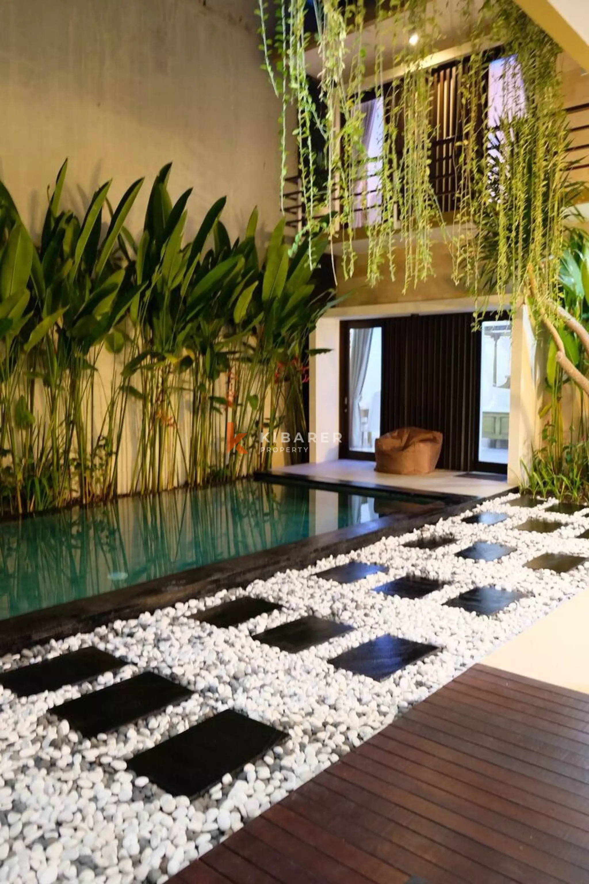 Belle villa de quatre chambres avec une vie ouverte à Nusa Dua