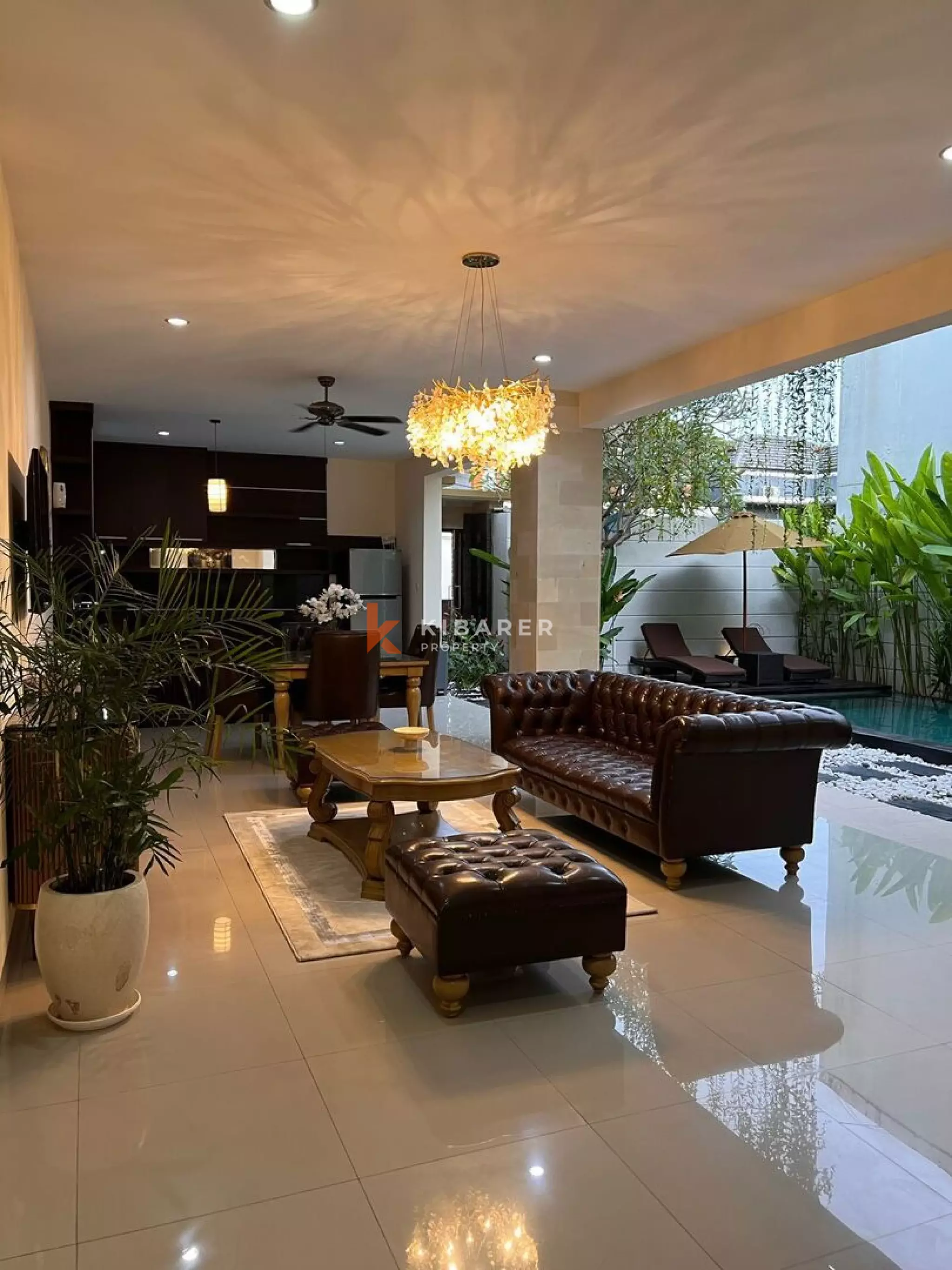 Belle villa de quatre chambres avec une vie ouverte à Nusa Dua