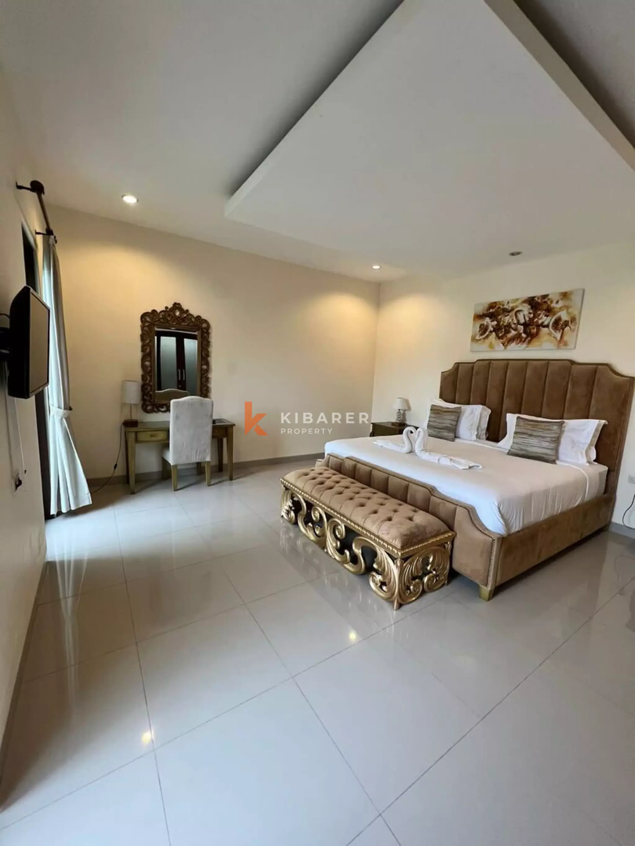 Belle villa de quatre chambres avec une vie ouverte à Nusa Dua