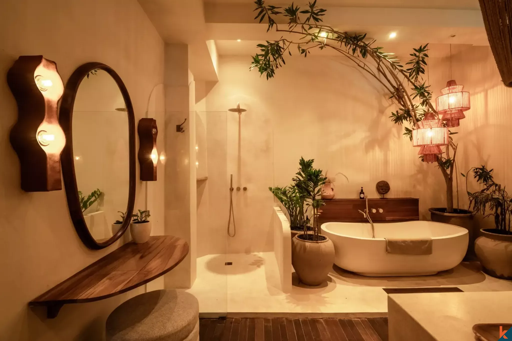 Villa unique de style industriel de trois chambres avec jacuzzi sur le toit à Canggu, en bail emphytéotique