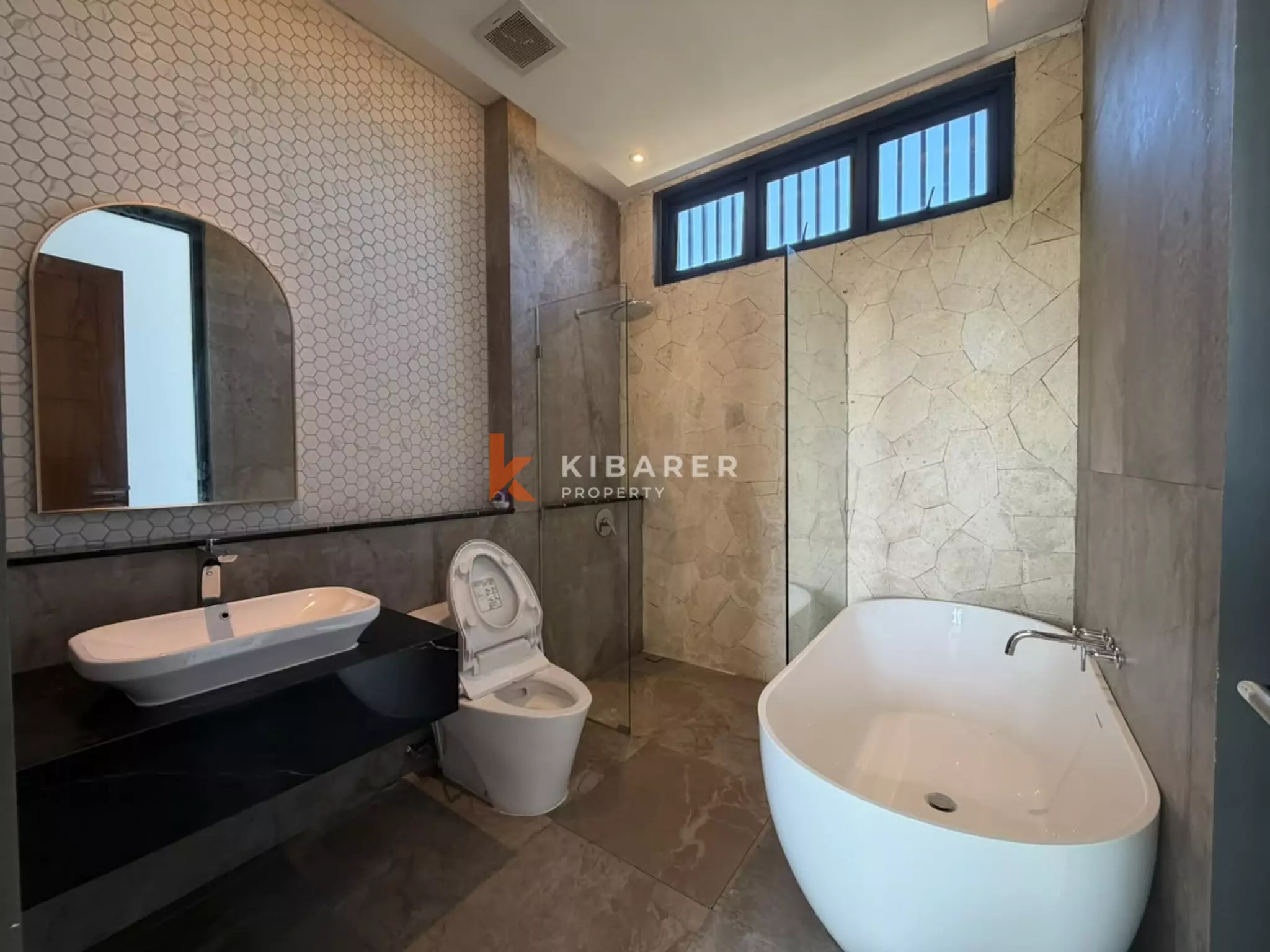 Vila Mewah Tiga Kamar Tidur dengan Kolam Renang Pribadi dan Pemandangan Lapangan Golf di Pecatu