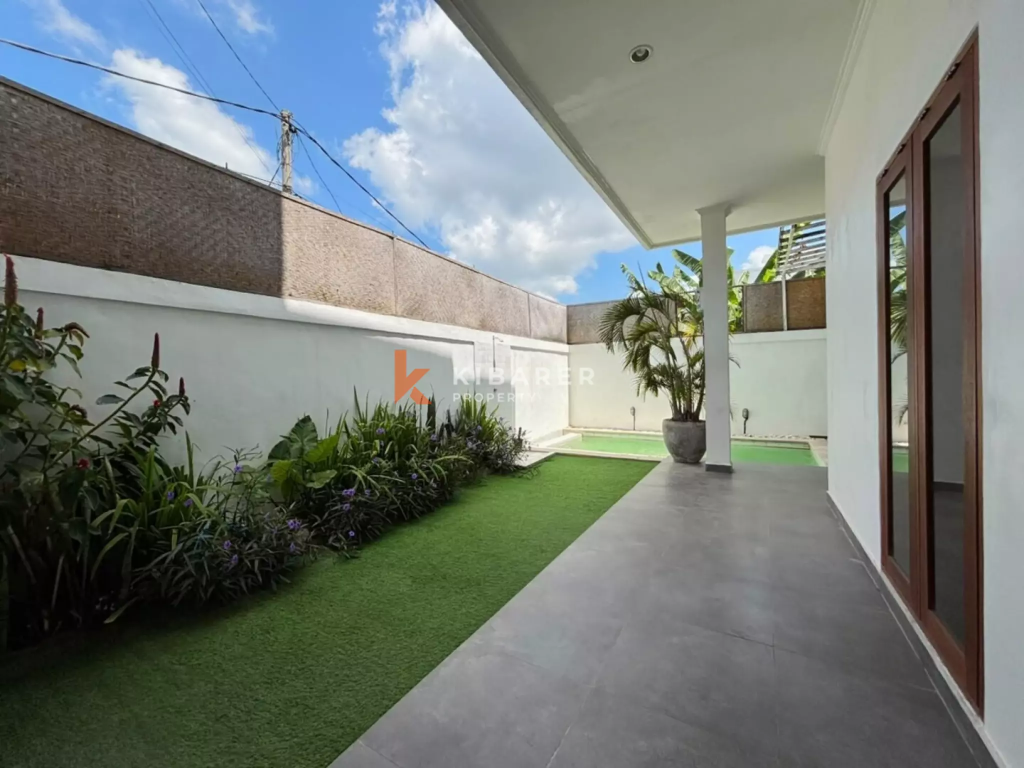 Vila 2 Kamar Tidur Tanpa Perabotan dengan Ruang Keluarga Terbuka & Rooftop di Pererenan