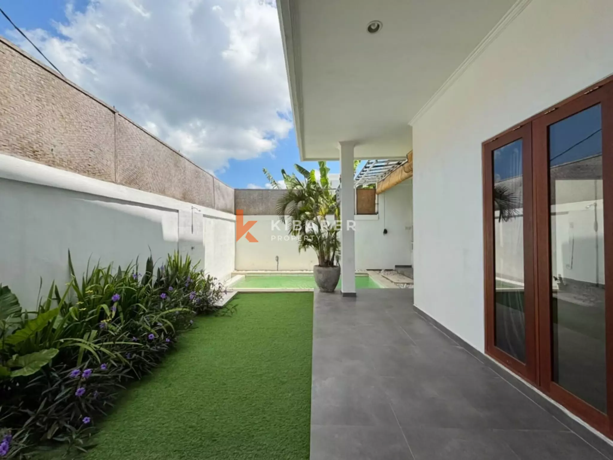 Vila 2 Kamar Tidur Tanpa Perabotan dengan Ruang Keluarga Terbuka & Rooftop di Pererenan